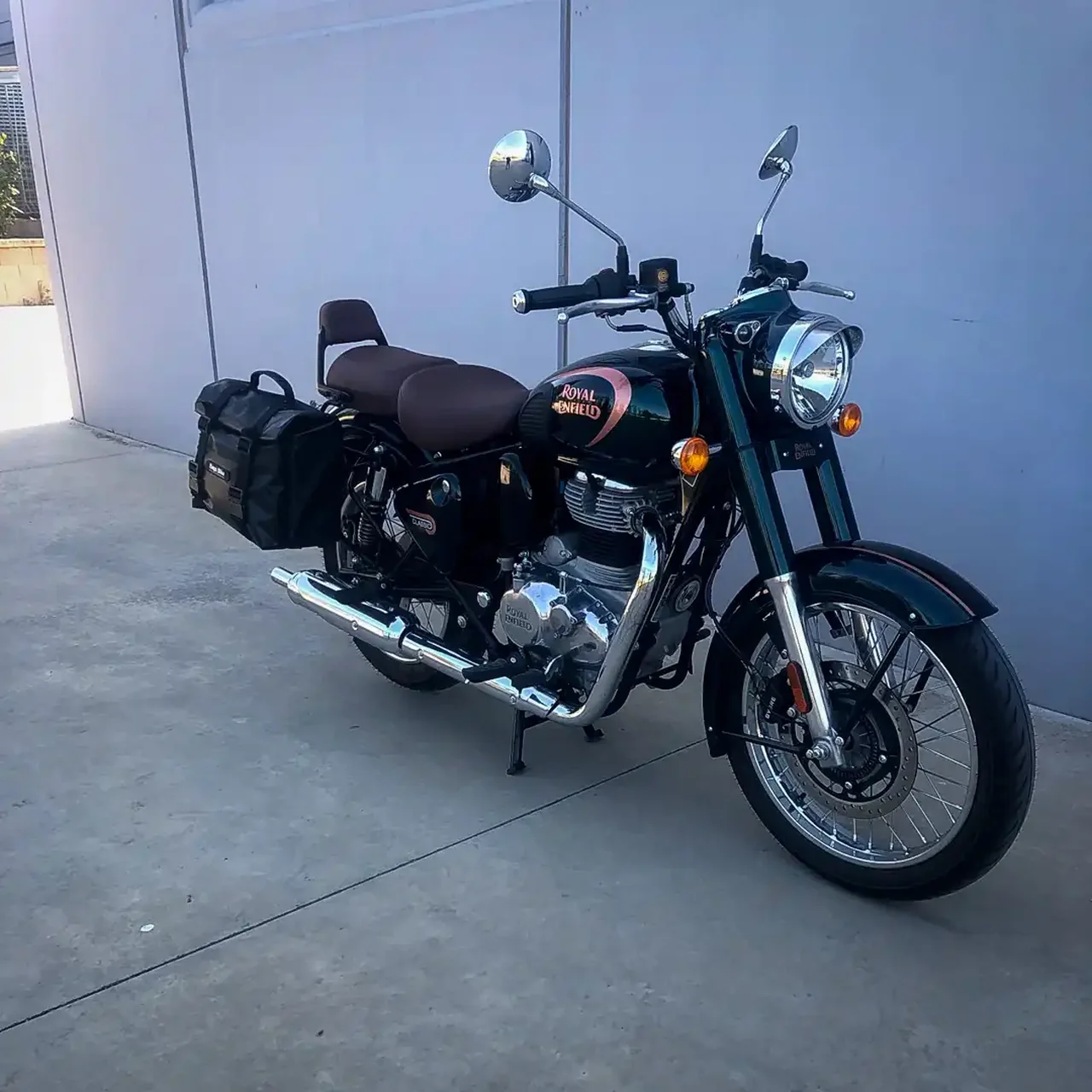 Panniers for Royal Enfield Classic 350, pair of AMIATA side bags - Image 4