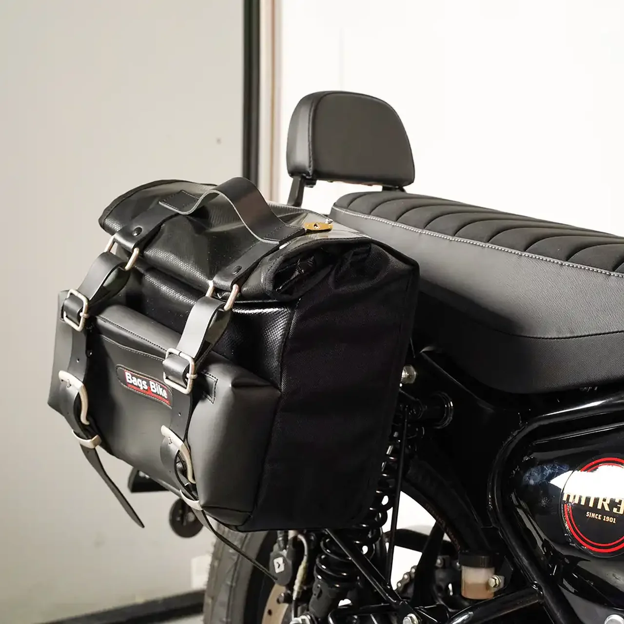 Panniers for Royal Enfield Hunter 350, pair of CAMION in Leather side bags - Image 2