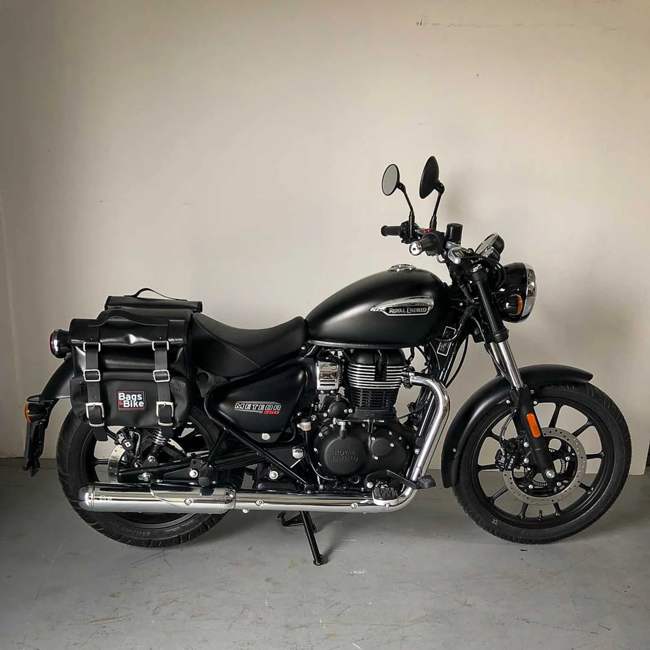 Panniers for Royal Enfield Meteor 350, pair of CAMION in Leather side bags - Image 2