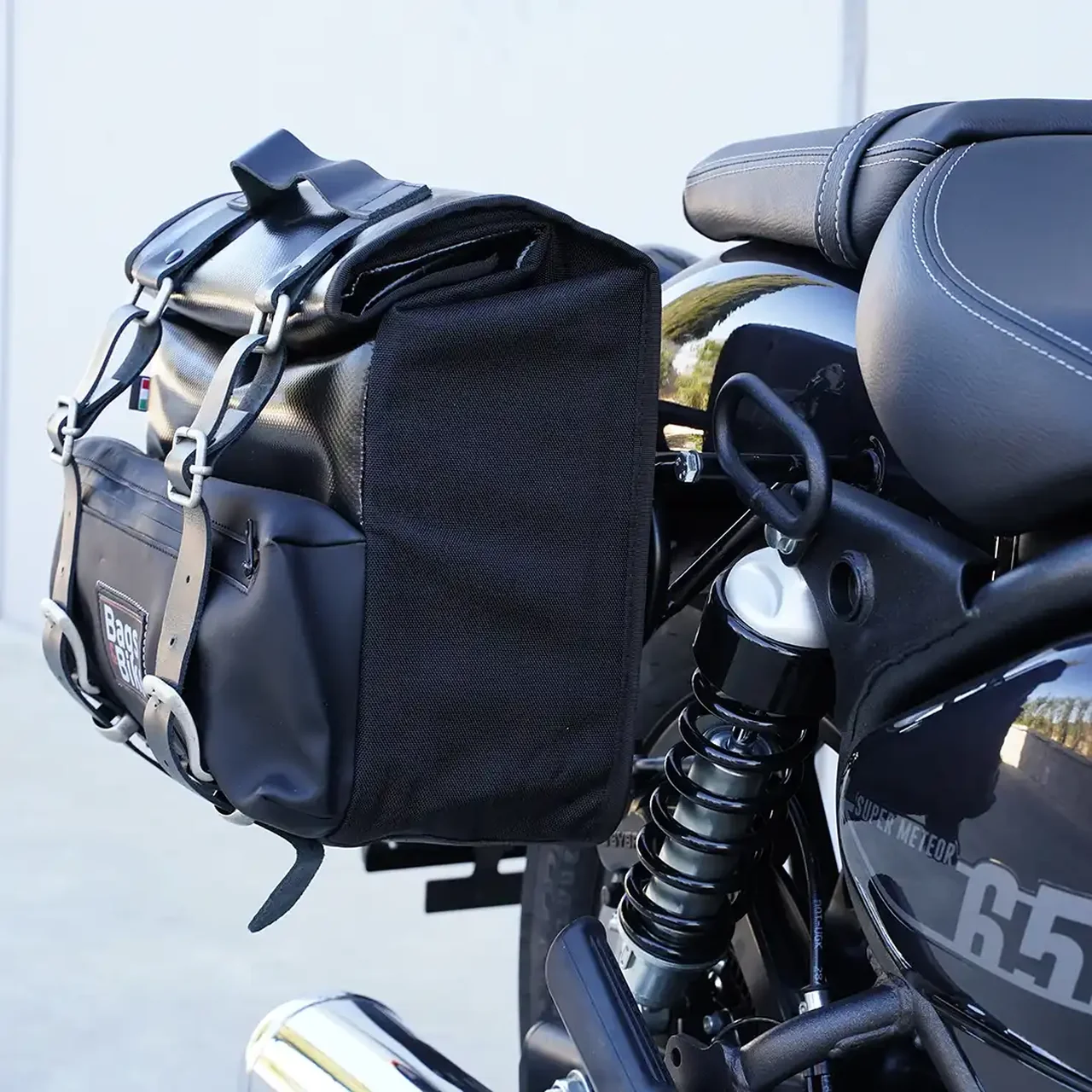 Borse laterali per Royal Enfield Super Meteor 650, coppia di borse CAMION in Cuoio - immagine 4