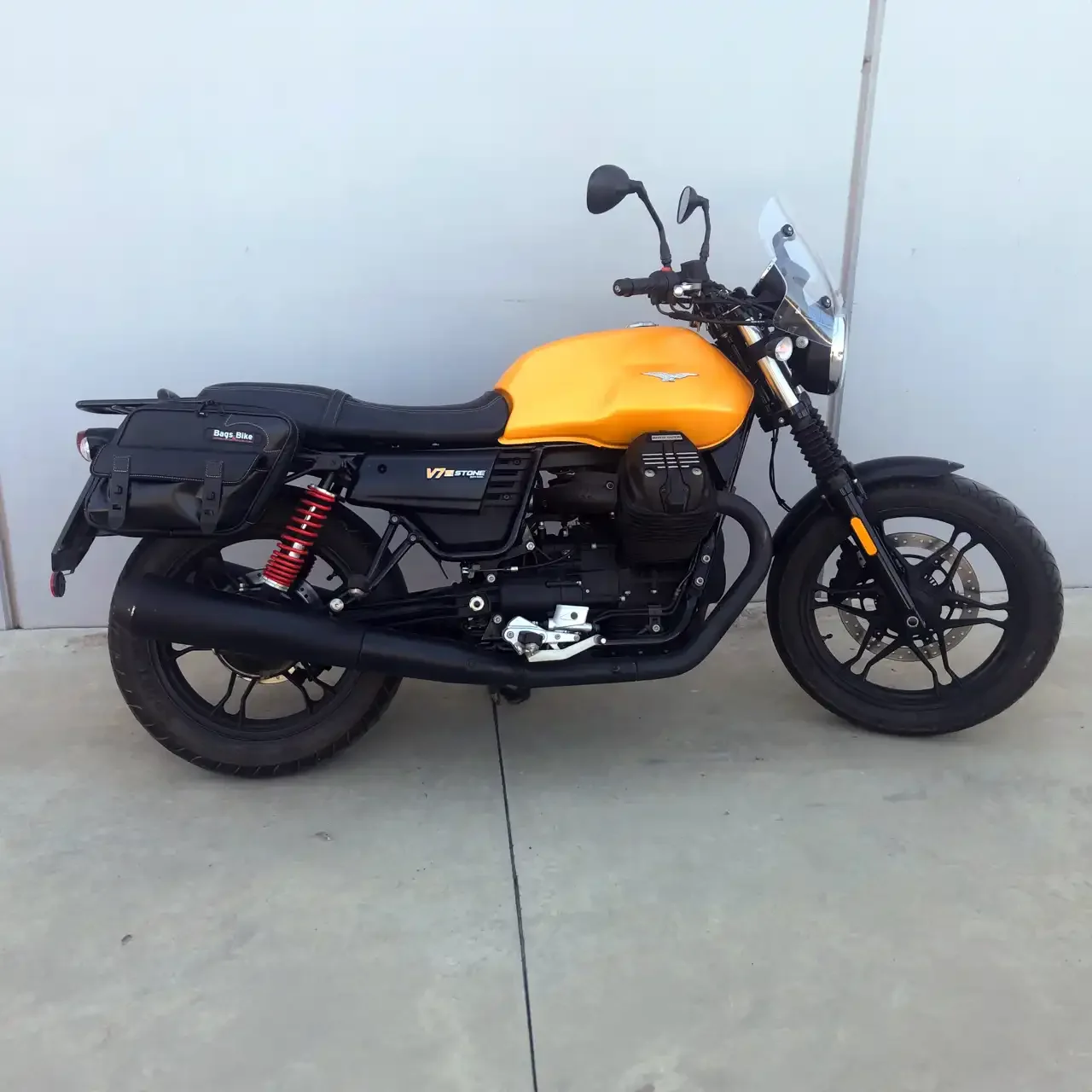 Panniers for Moto Guzzi V7 III, pair of PERFECT side bags - Image 2