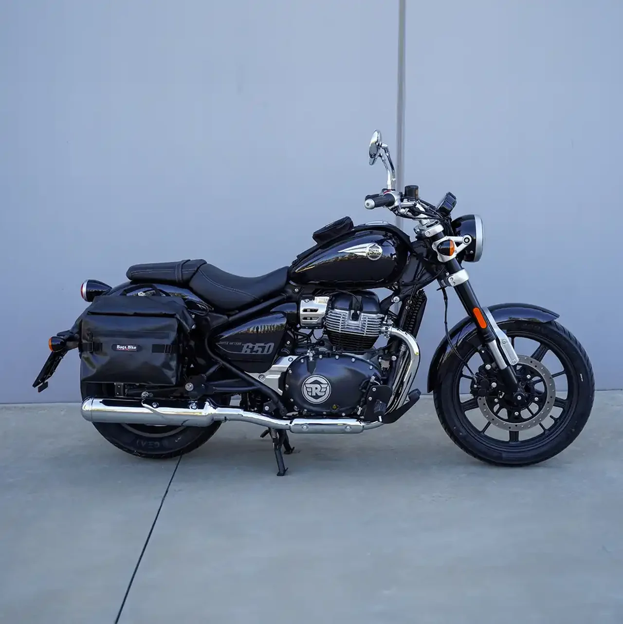 Panniers for Royal Enfield Super Meteor 650, pair of CERVINO side bags - Image 3