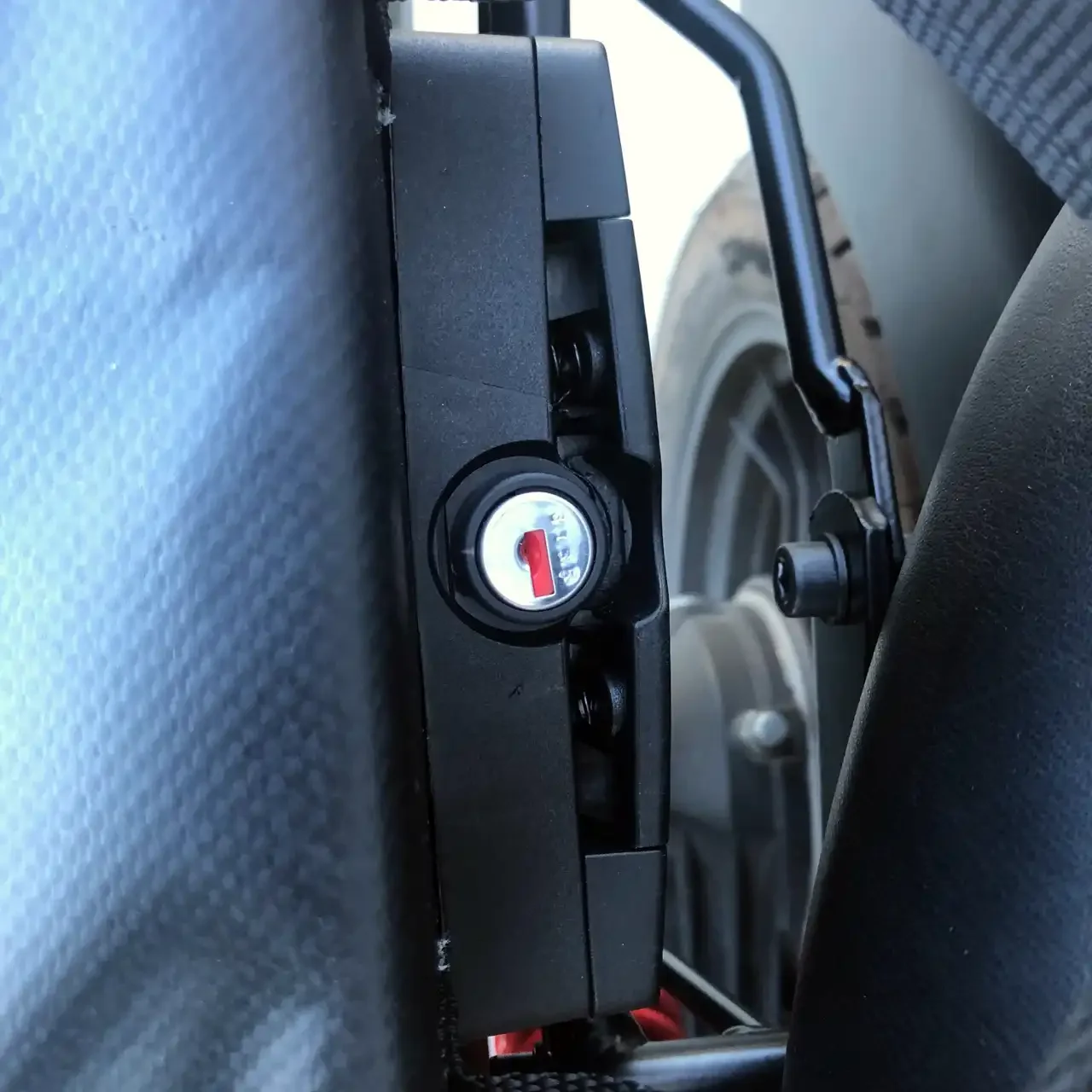 Panniers for Moto Guzzi V7 III, pair of CERVINO side bags - Image 4