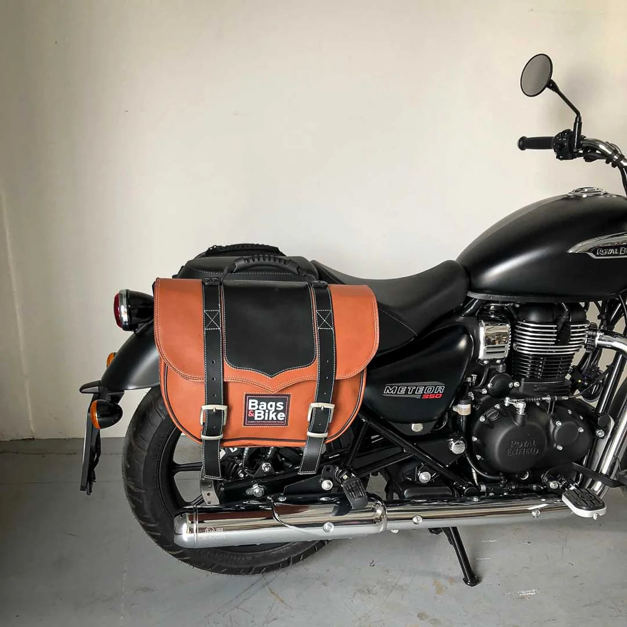 Panniers for Royal Enfield Meteor 350, pair of CLASSIC in Leather and Black side bags
