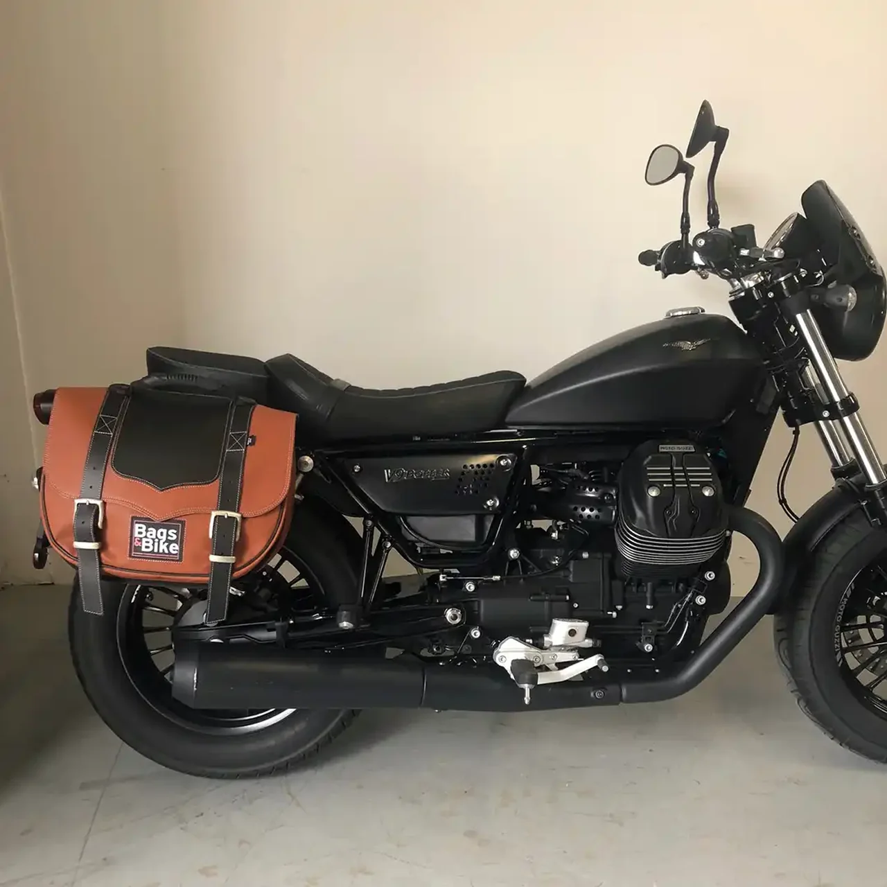 Borse laterali per Moto Guzzi Bobber, coppia di borse CLASSIC in Cuoio e Nera - immagine 3