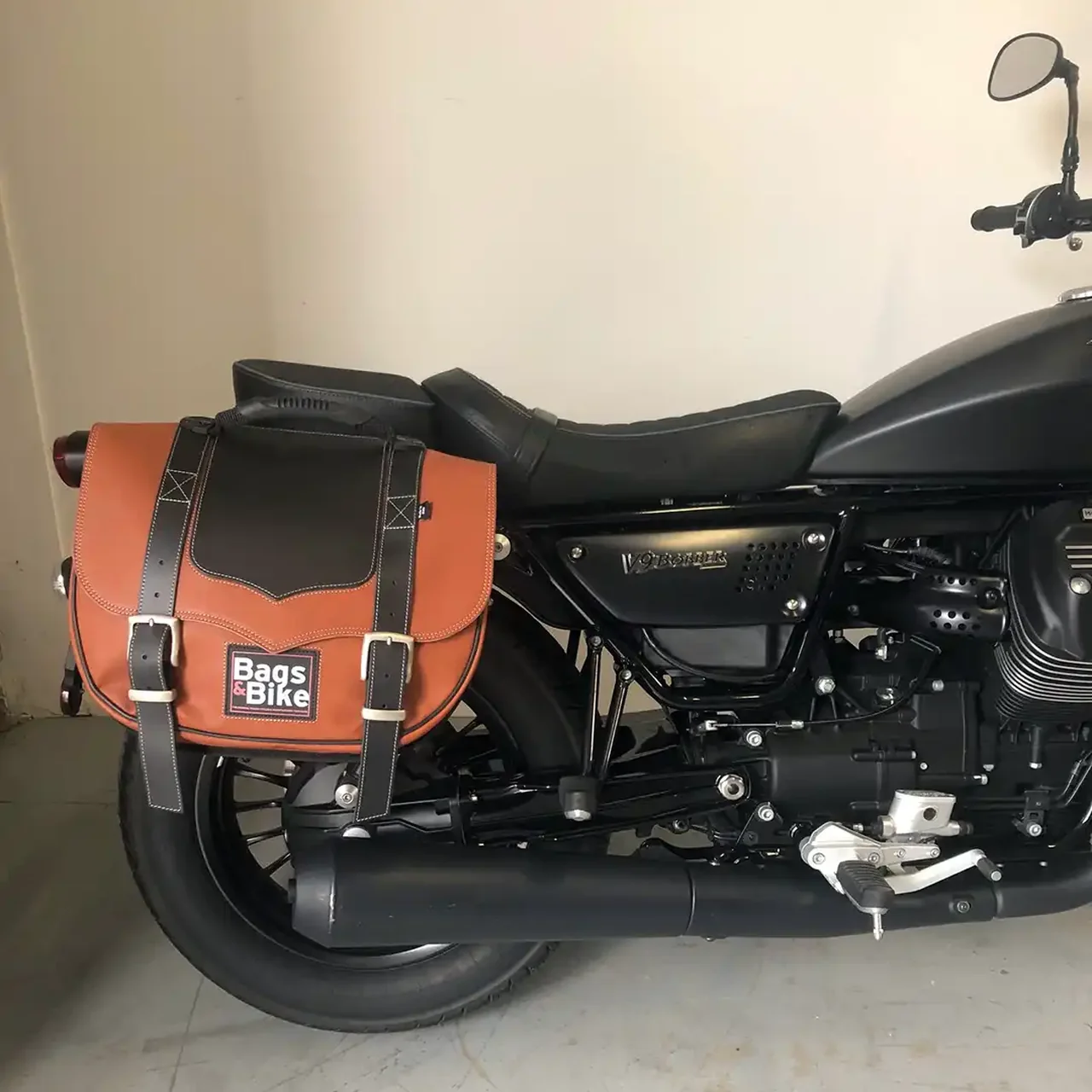 Borse laterali per Moto Guzzi Bobber, coppia di borse CLASSIC in Cuoio e Nera - immagine 4