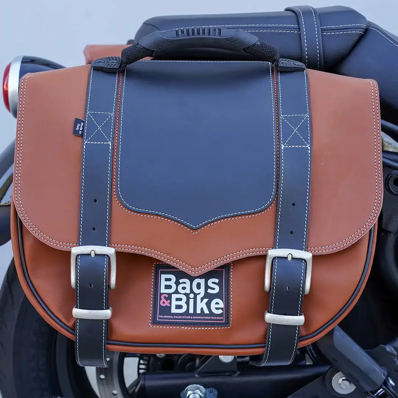 Panniers for Royal Enfield Super Meteor 650, pair of CLASSIC in Leather and Black side bags - Image 3