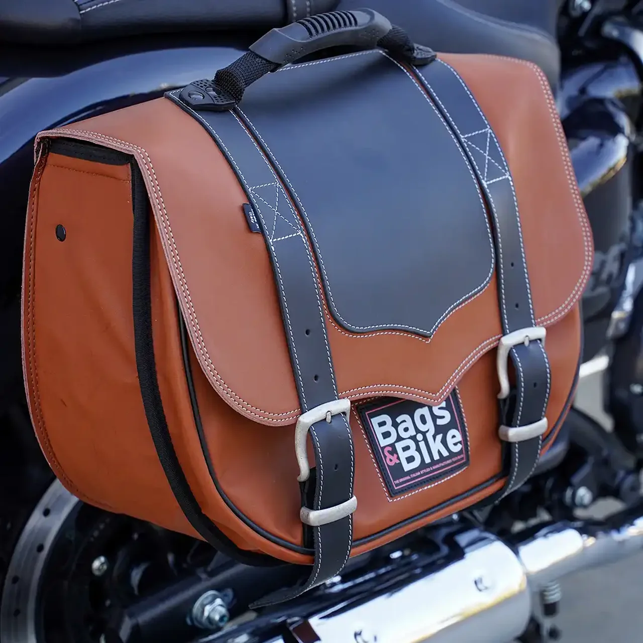 Panniers for Royal Enfield Super Meteor 650, pair of CLASSIC in Leather and Black side bags - Image 4