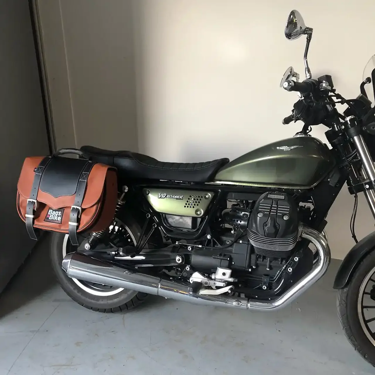 Borse laterali per Moto Guzzi Roamer, coppia di borse CLASSIC in Cuoio e Nera - immagine 2