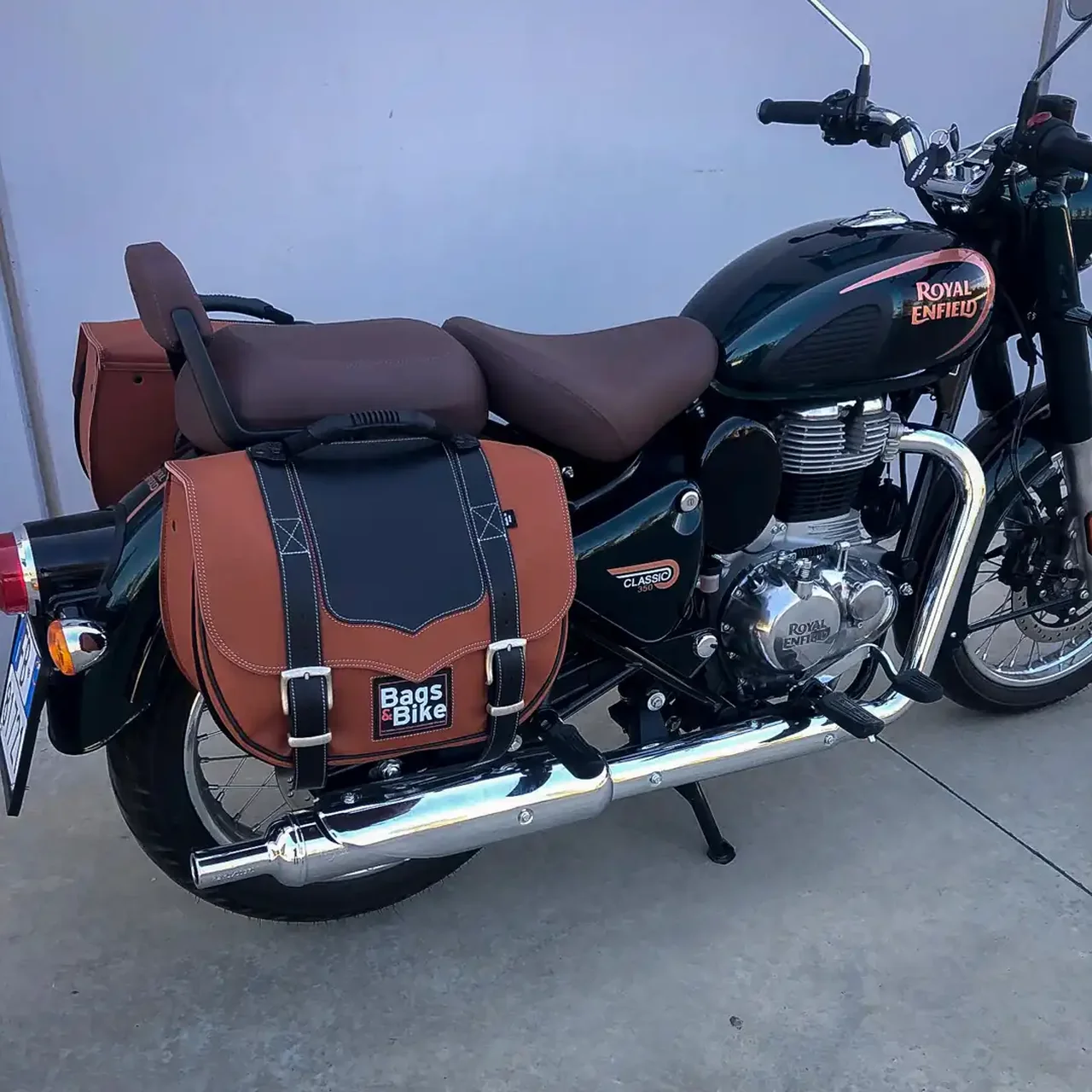 Panniers for Royal Enfield Classic 350, pair of CLASSIC in Leather and Black side bags - Image 2