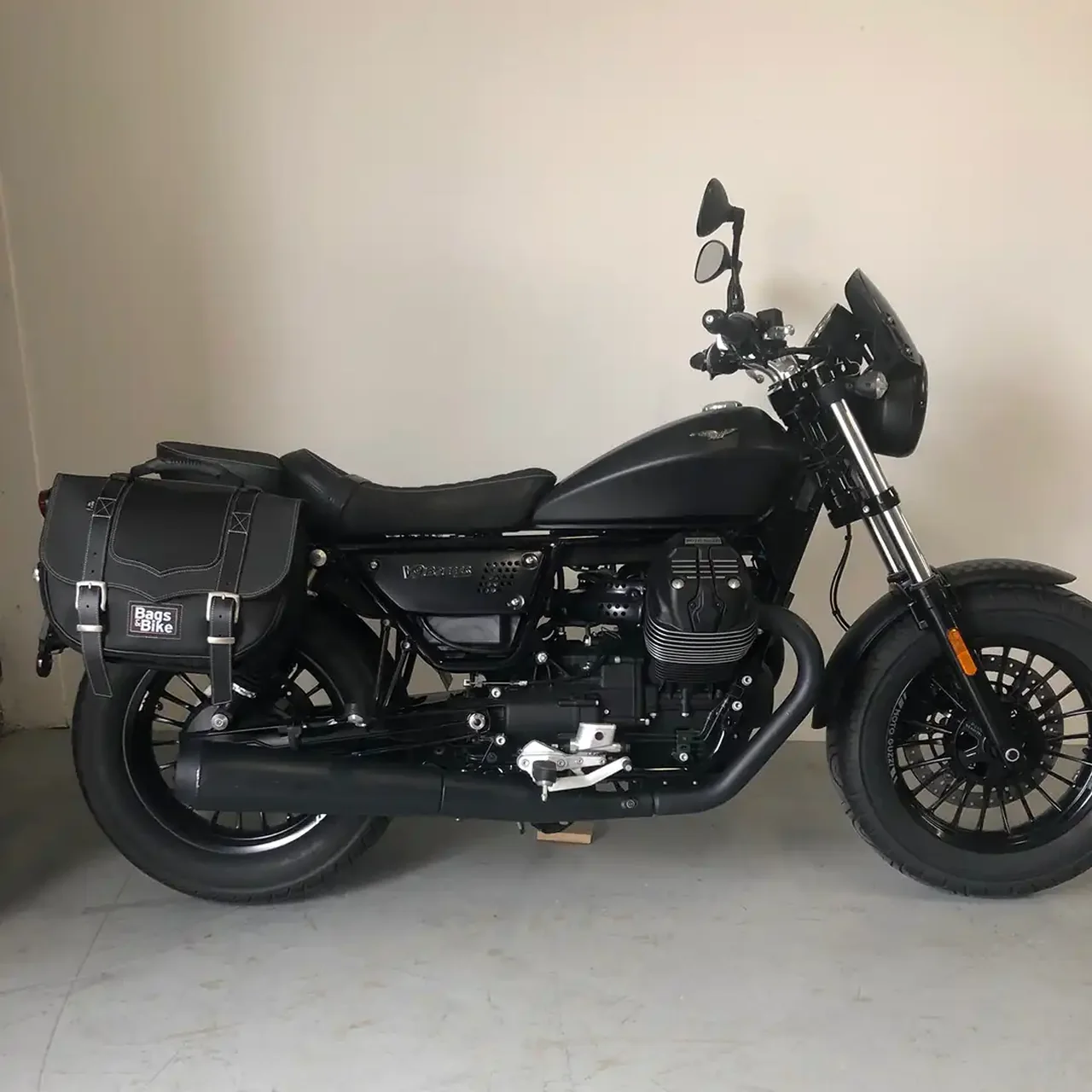 Borse laterali per Moto Guzzi Bobber, coppia di borse CLASSIC in Nera - immagine 3