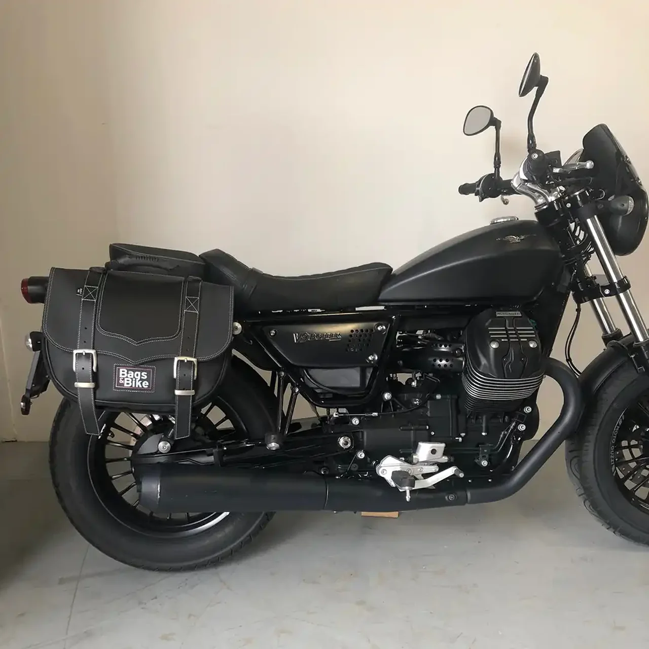 Borse laterali per Moto Guzzi Bobber, coppia di borse CLASSIC in Nera - immagine 4