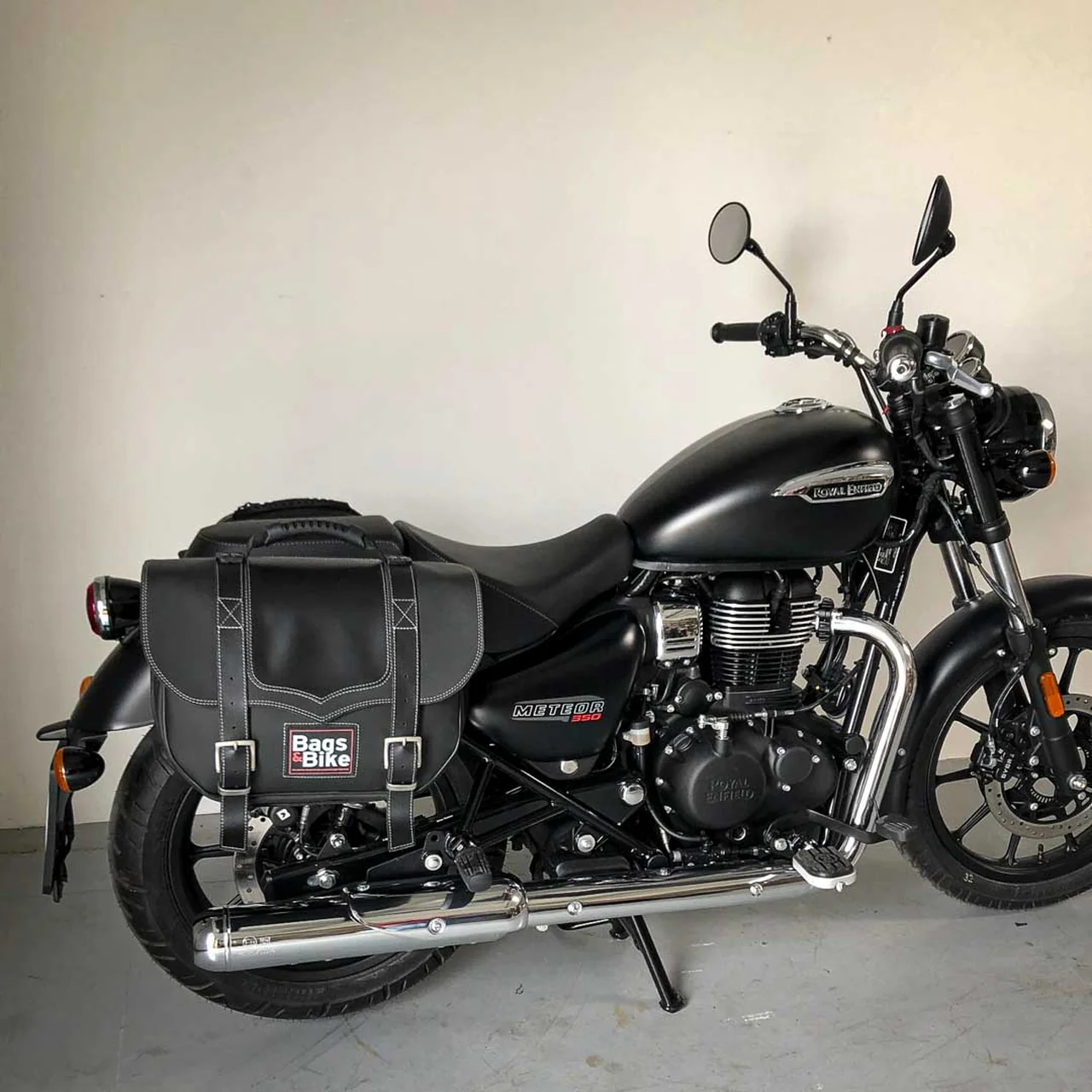 Borse laterali per Royal Enfield Meteor 350, coppia di borse CLASSIC in Nera - immagine 3