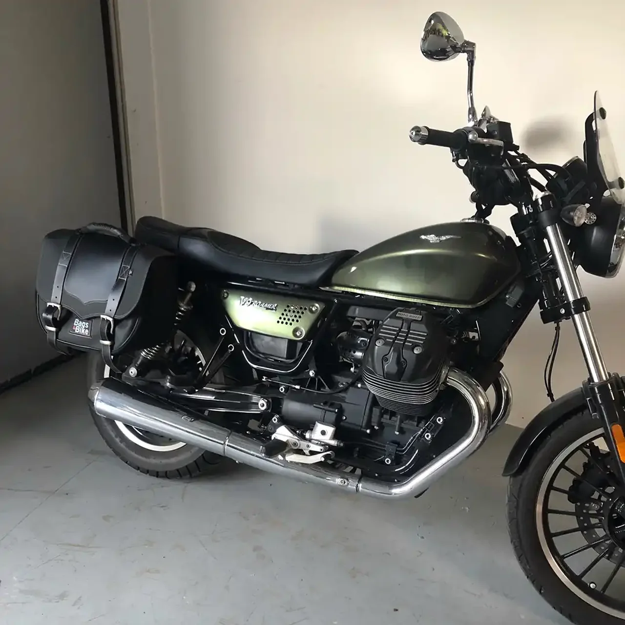 Panniers for Moto Guzzi Roamer, pair of CLASSIC in Black side bags - Image 3