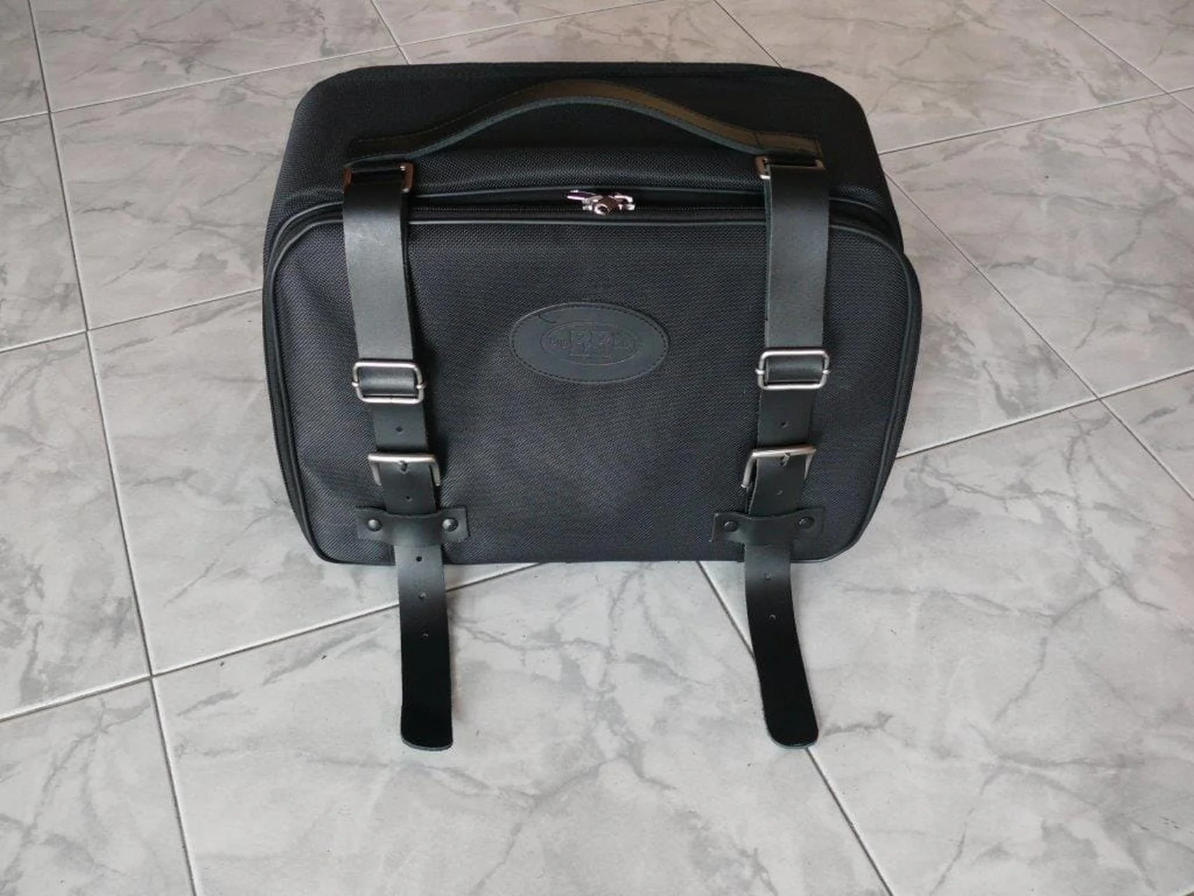 Panniers for Moto Guzzi V7 850 2021-25, pair of CONTAINER side bags - Image 4