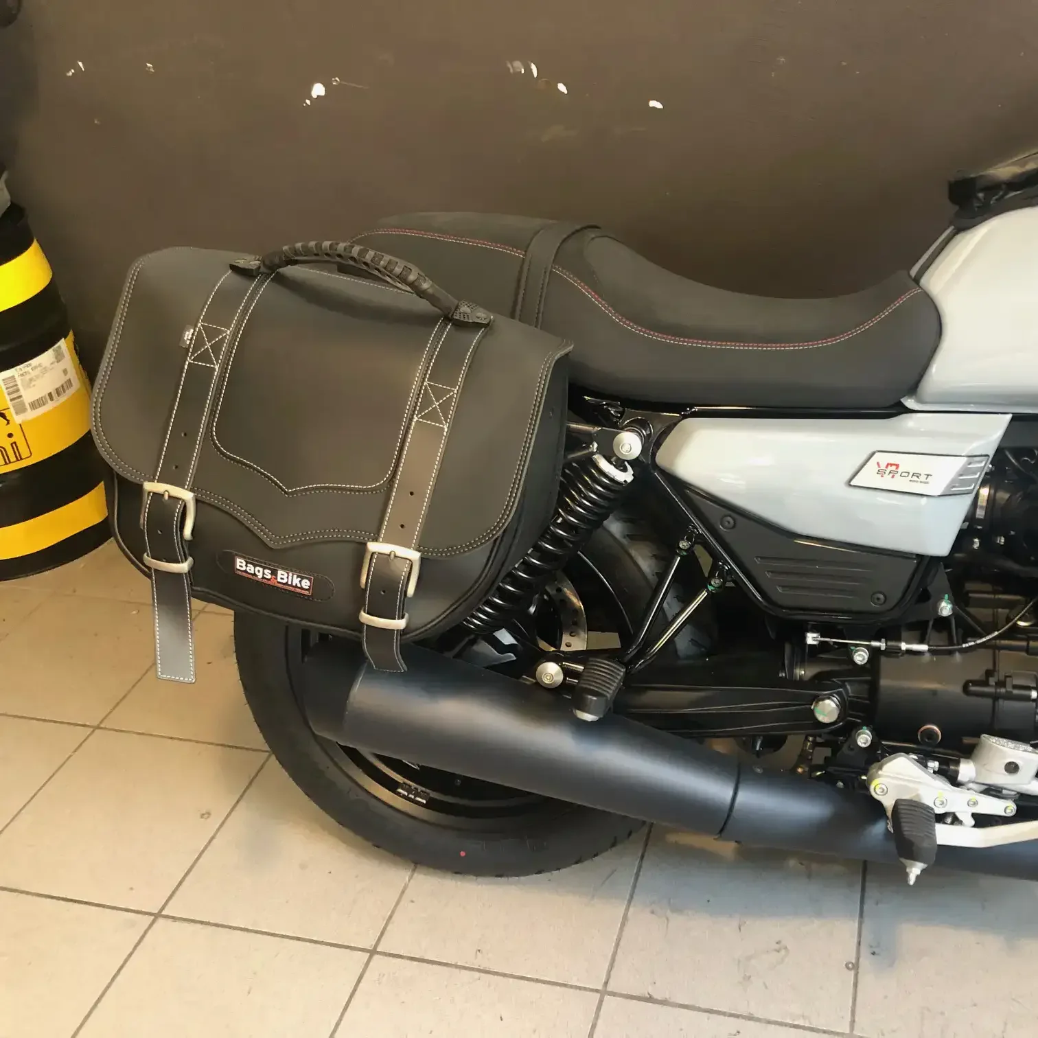 Panniers for Moto Guzzi V7 Sport, pair of CLASSIC side bags - Image 3