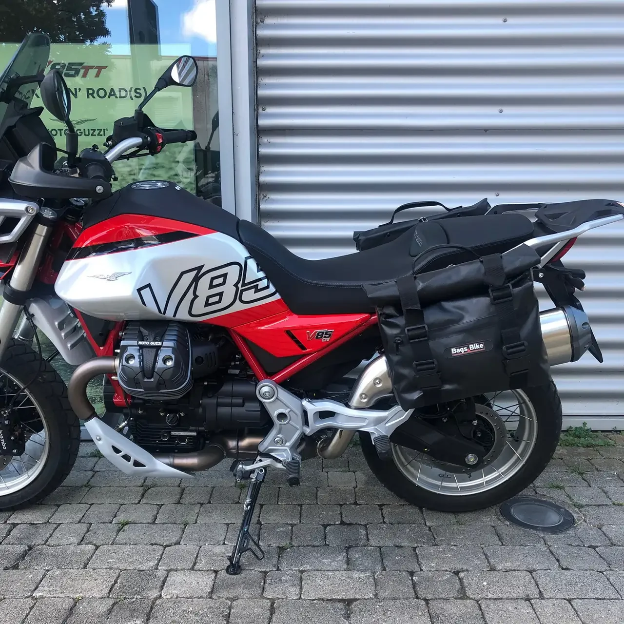 Borse laterali per Moto Guzzi V85 Strada E TT 2025, coppia di borse DOLOMITI - immagine 3