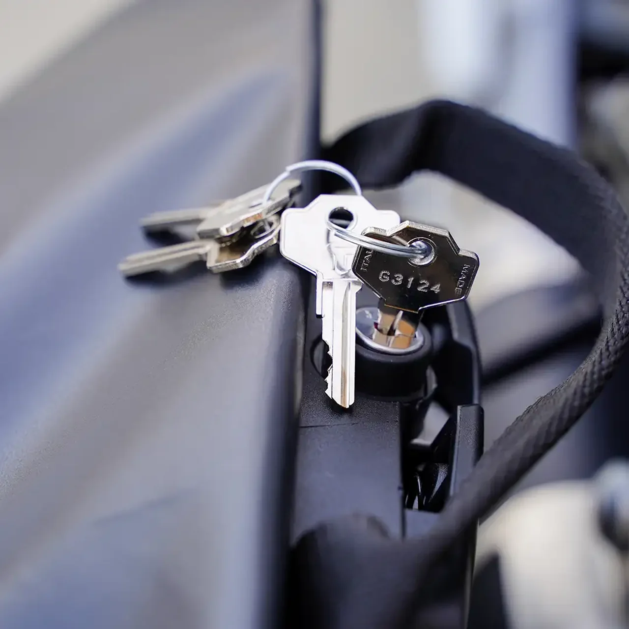 Panniers for Moto Guzzi V85TT, pair of EVEREST side bags - Image 4