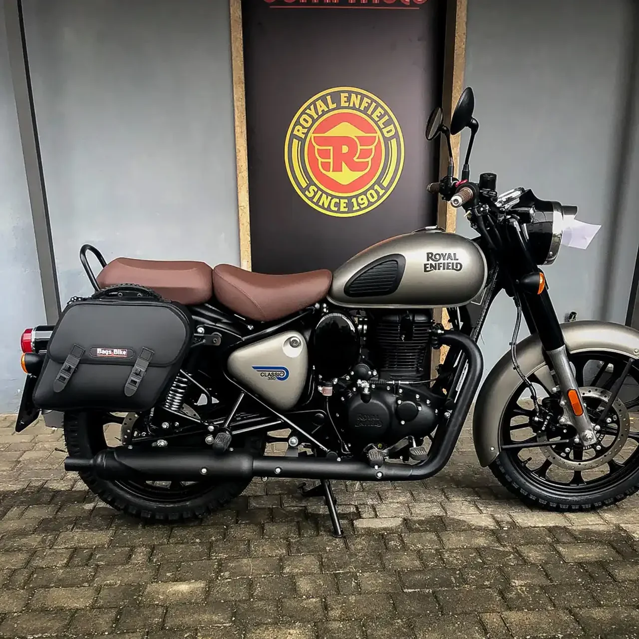 Panniers for Royal Enfield Classic 350, pair of EXCLUSIVE side bags - Image 4