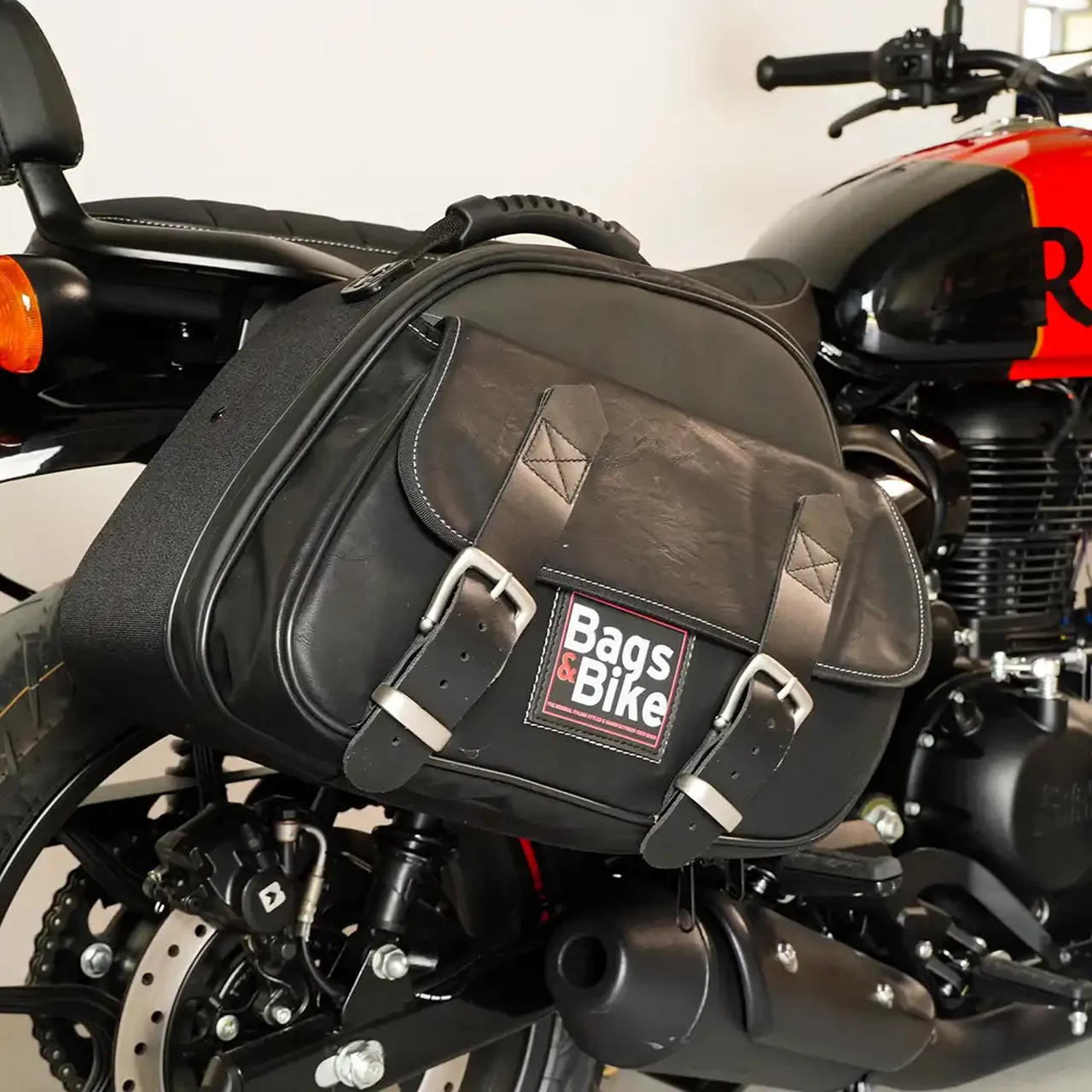 Borse laterali per Royal Enfield Hunter 350, coppia di borse EXPLORER in Nera - immagine 2