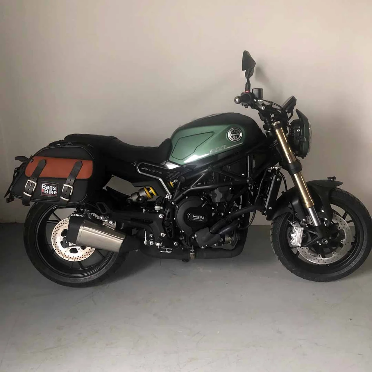 Panniers for Benelli Leoncino 800, pair of EXPLORER in Black and Leather side bags - Image 2