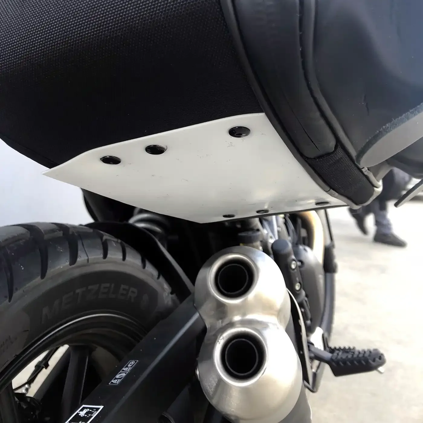 Panniers for Triumph Speed - Scrambler 400, pair of EXPLORER in Black and Leather side bags - Image 4