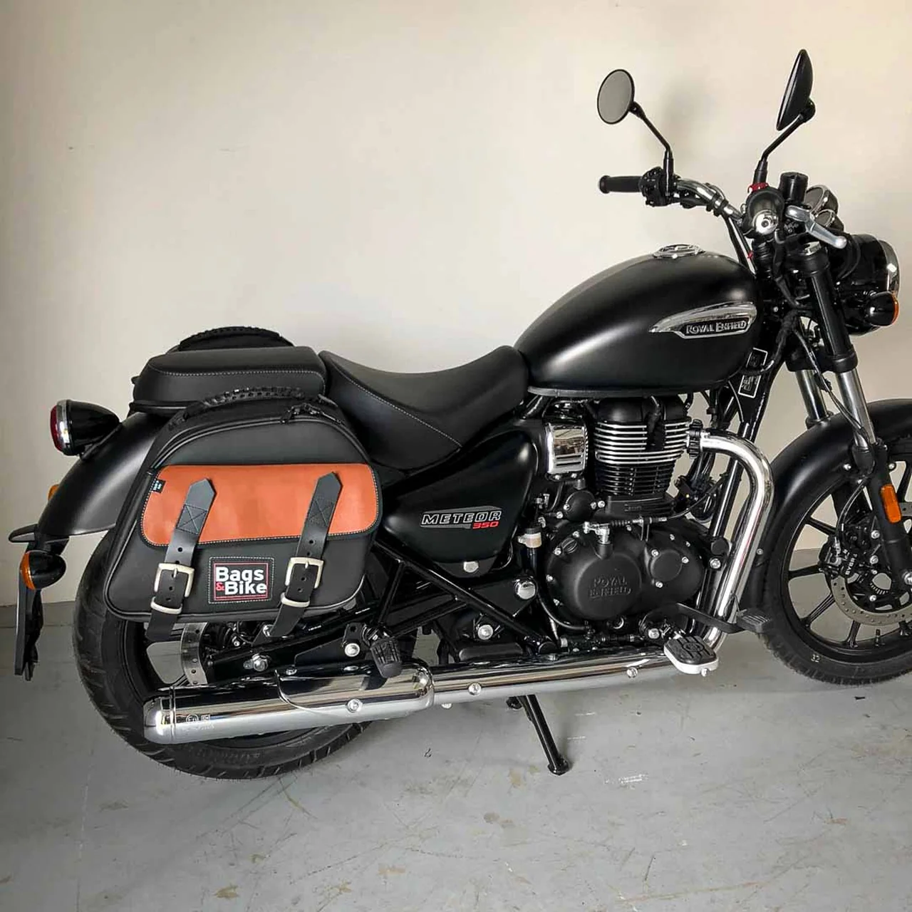 Panniers for Royal Enfield Meteor 350, pair of EXPLORER in Black and Leather side bags - Image 4