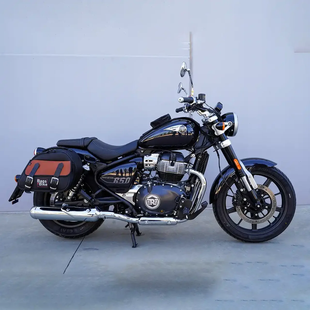 Panniers for Royal Enfield Super Meteor 650, pair of EXPLORER in Black and Leather side bags