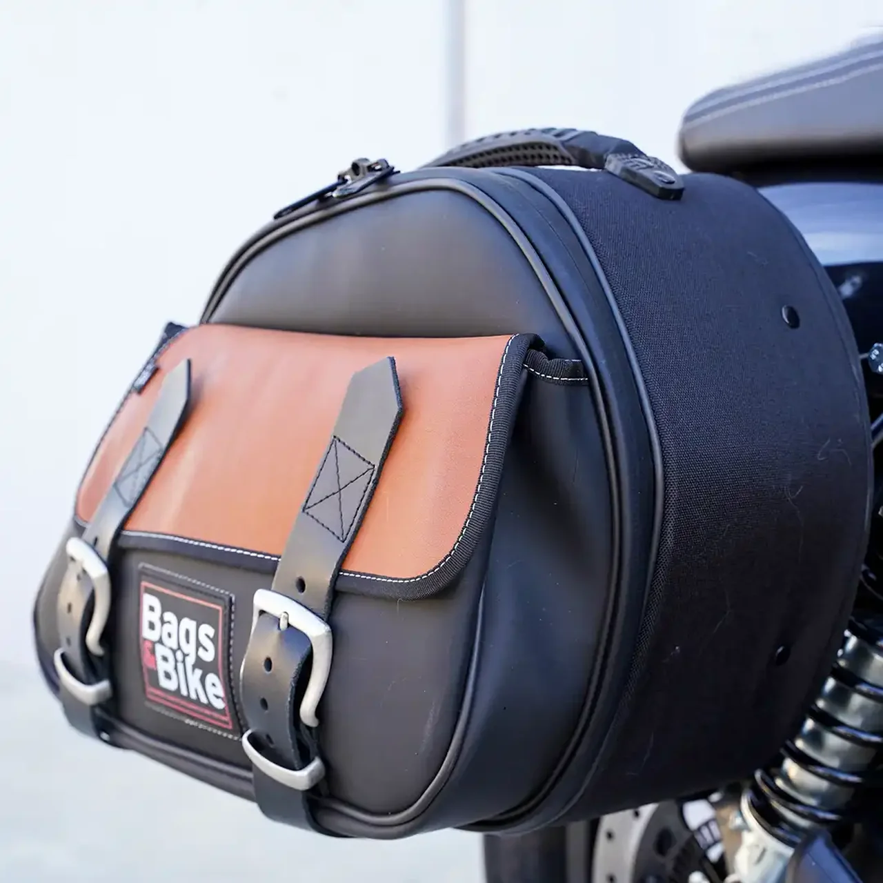 Panniers for Royal Enfield Super Meteor 650, pair of EXPLORER in Black and Leather side bags - Image 3