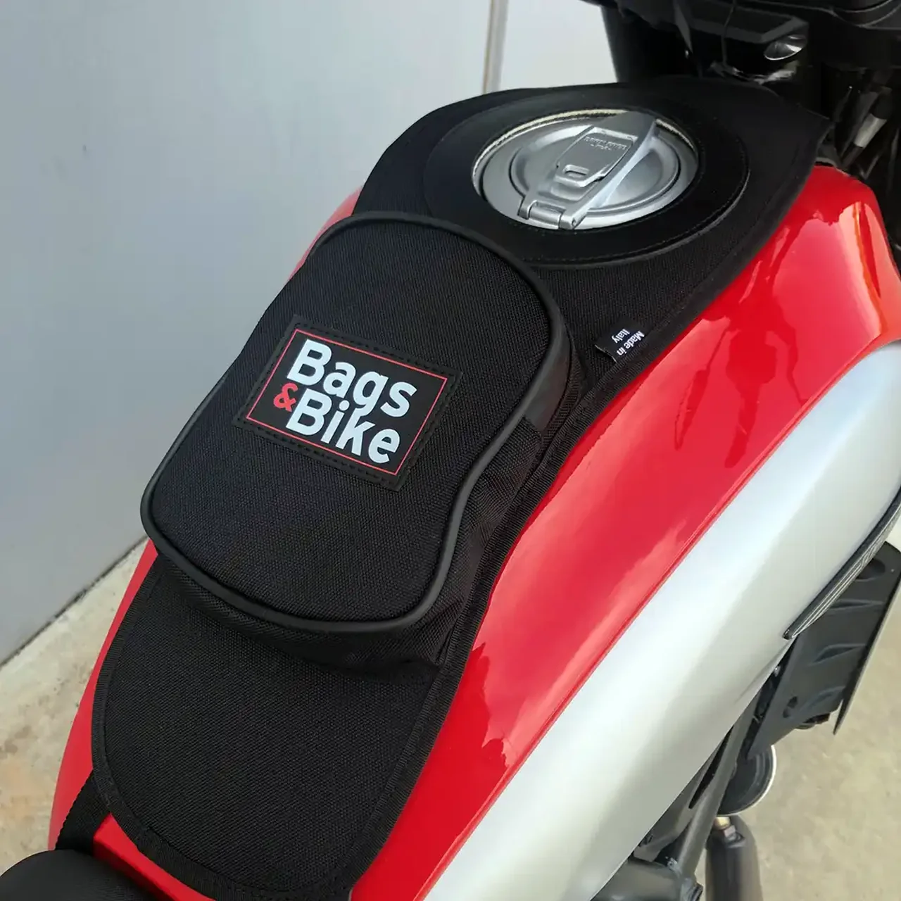 Tank bag Bags&Bike in Black, for Ducati Scrambler 800 2024