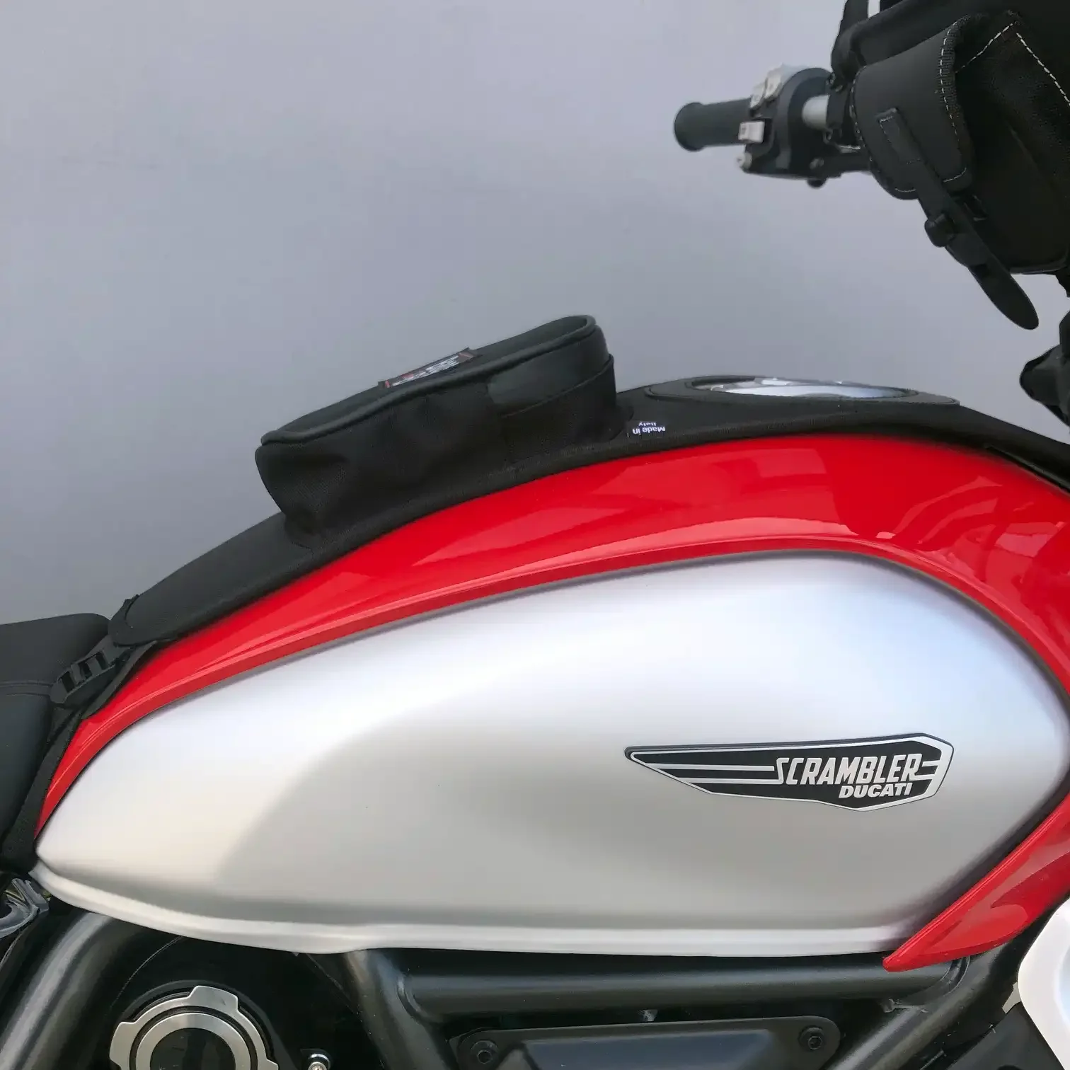 Tank bag Bags&Bike in Black, for Ducati Scrambler 800 2024 - Image 2