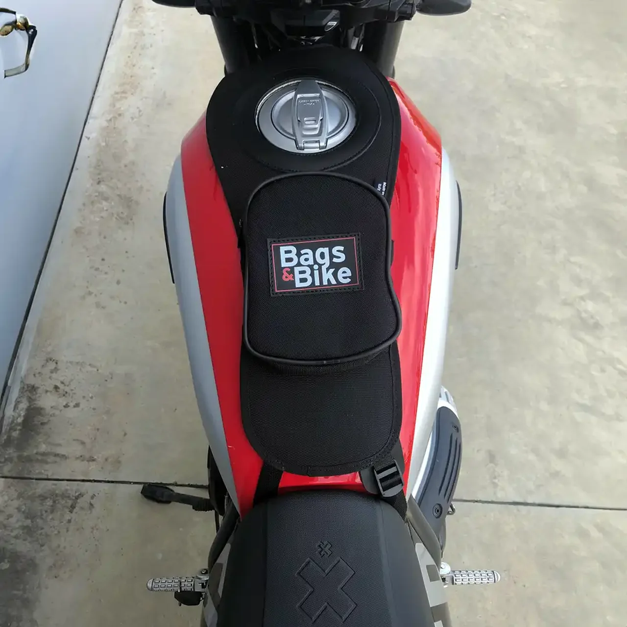 Tank bag Bags&Bike in Black, for Ducati Scrambler 800 2024 - Image 4