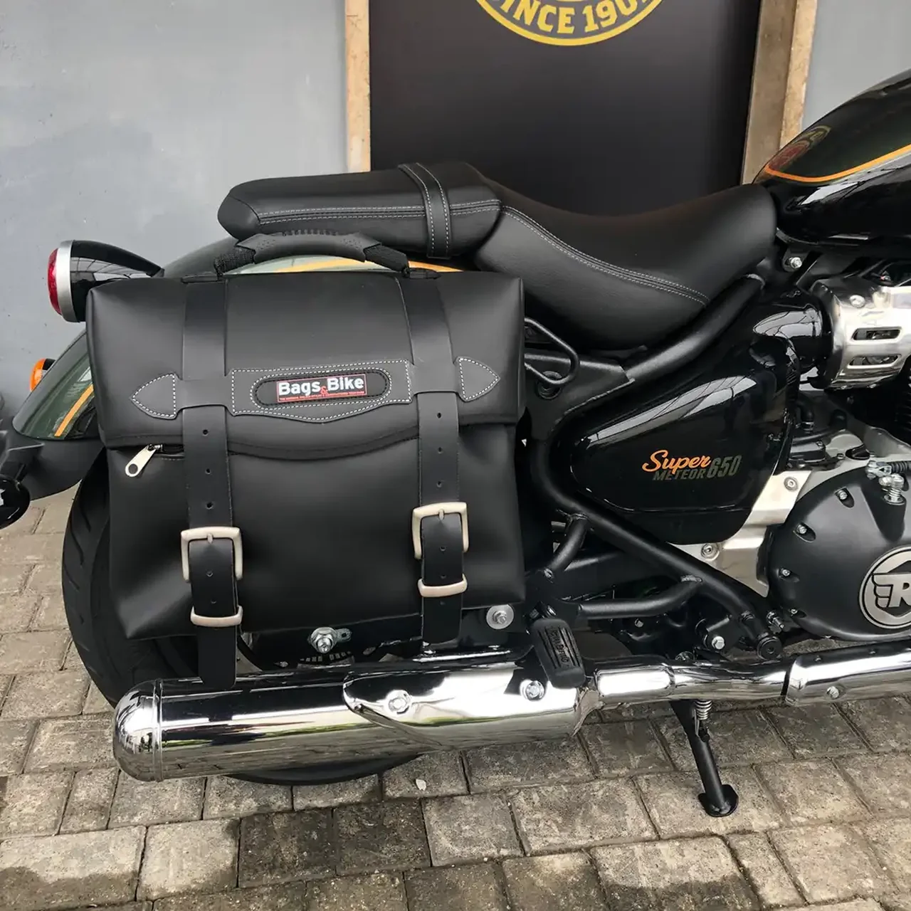 Panniers for Royal Enfield Super Meteor 650, pair of MATRIX side bags - Image 2
