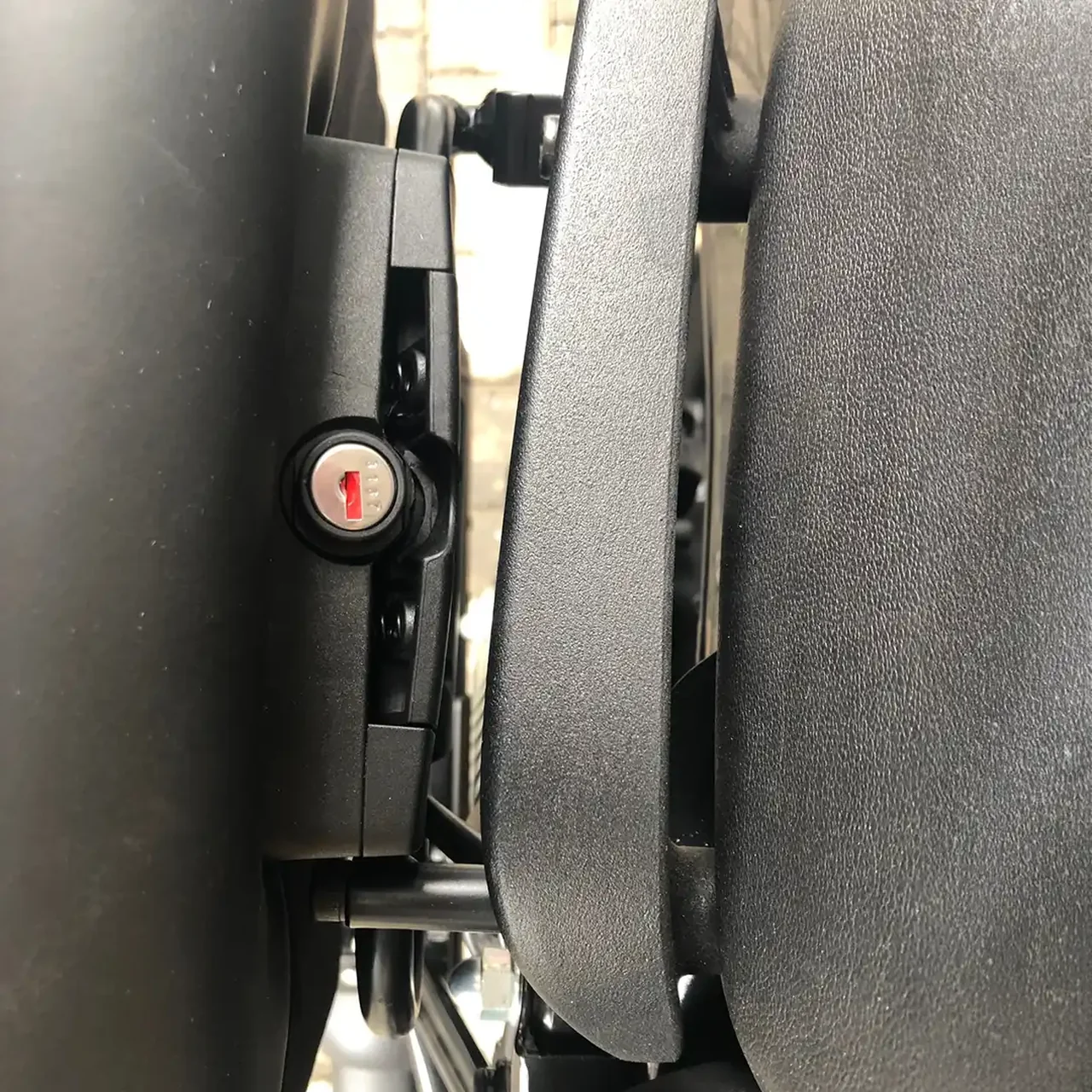 Panniers for Royal Enfield Super Meteor 650, pair of MATRIX side bags - Image 3