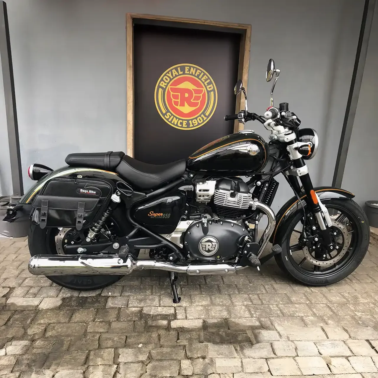 Panniers for Royal Enfield Super Meteor 650, pair of PERFECT side bags