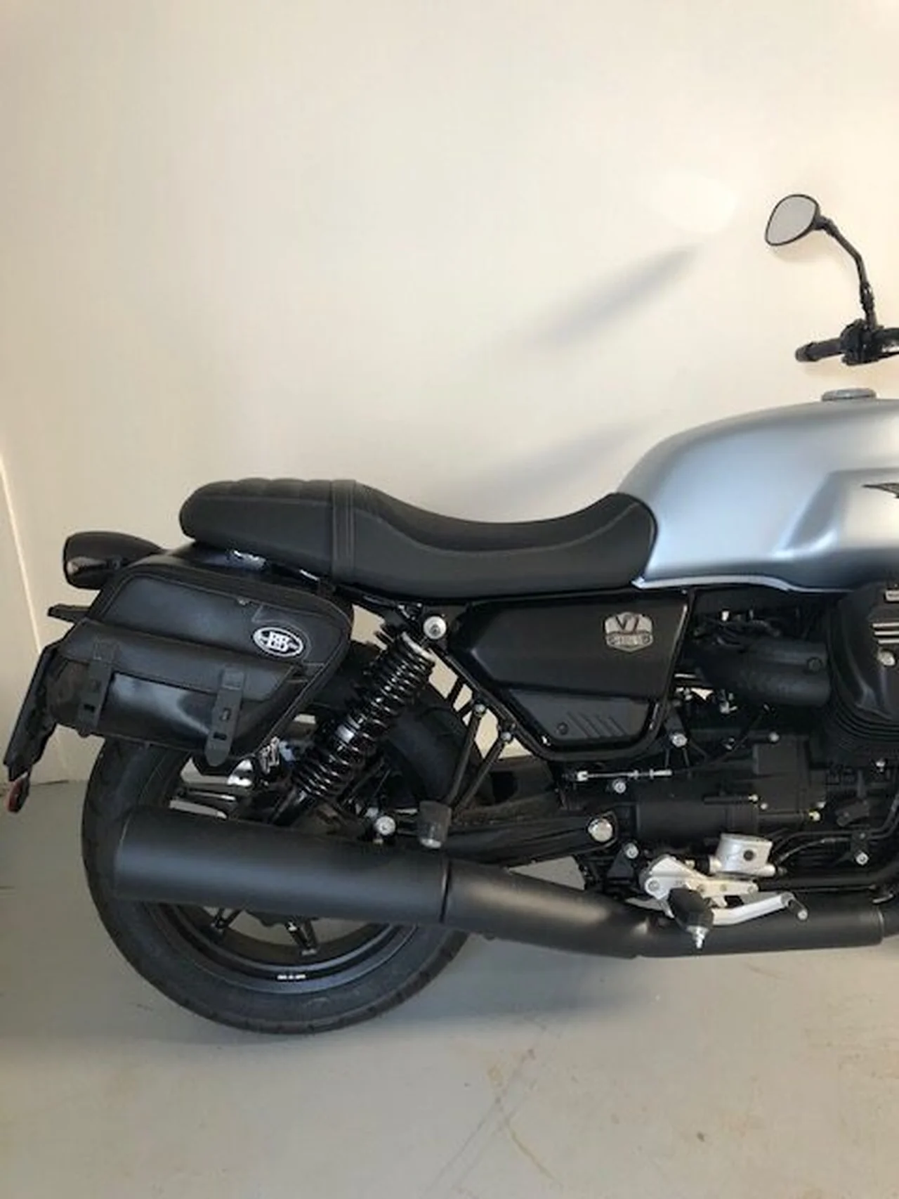 Panniers for Moto Guzzi V7 850 2021-25, pair of PERFECT side bags - Image 4