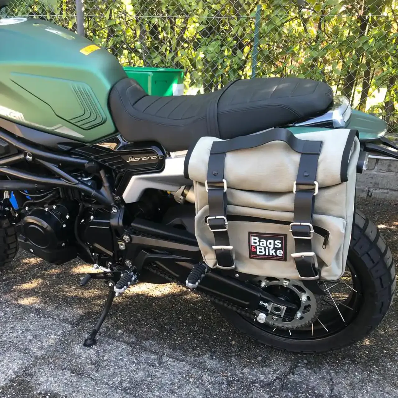 Borsa laterale per Benelli Leoncino 800 Trail, borsa singola SAHARA in Grigio - immagine 5