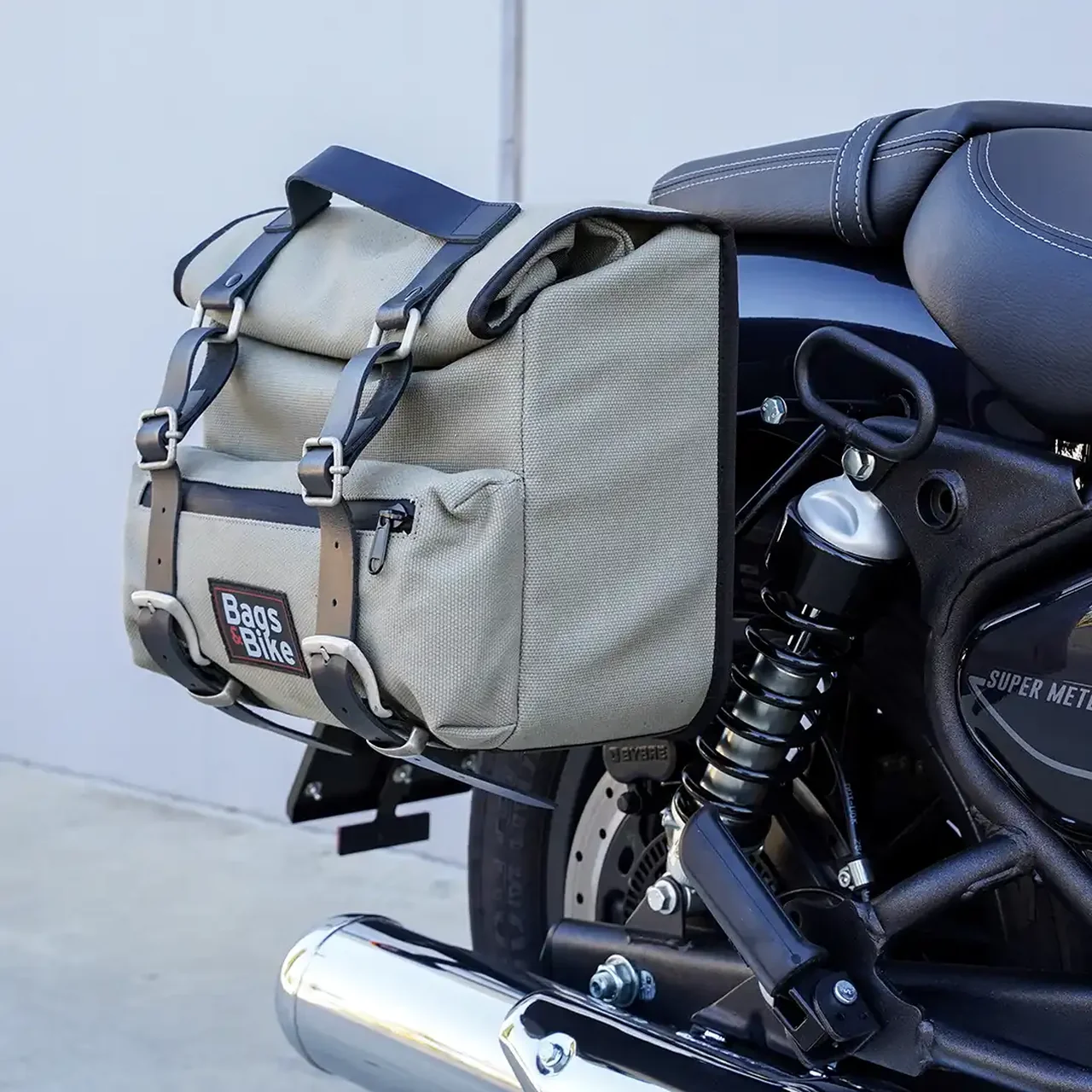 Panniers for Royal Enfield Super Meteor 650, pair of SAHARA in Gray side bags - Image 2
