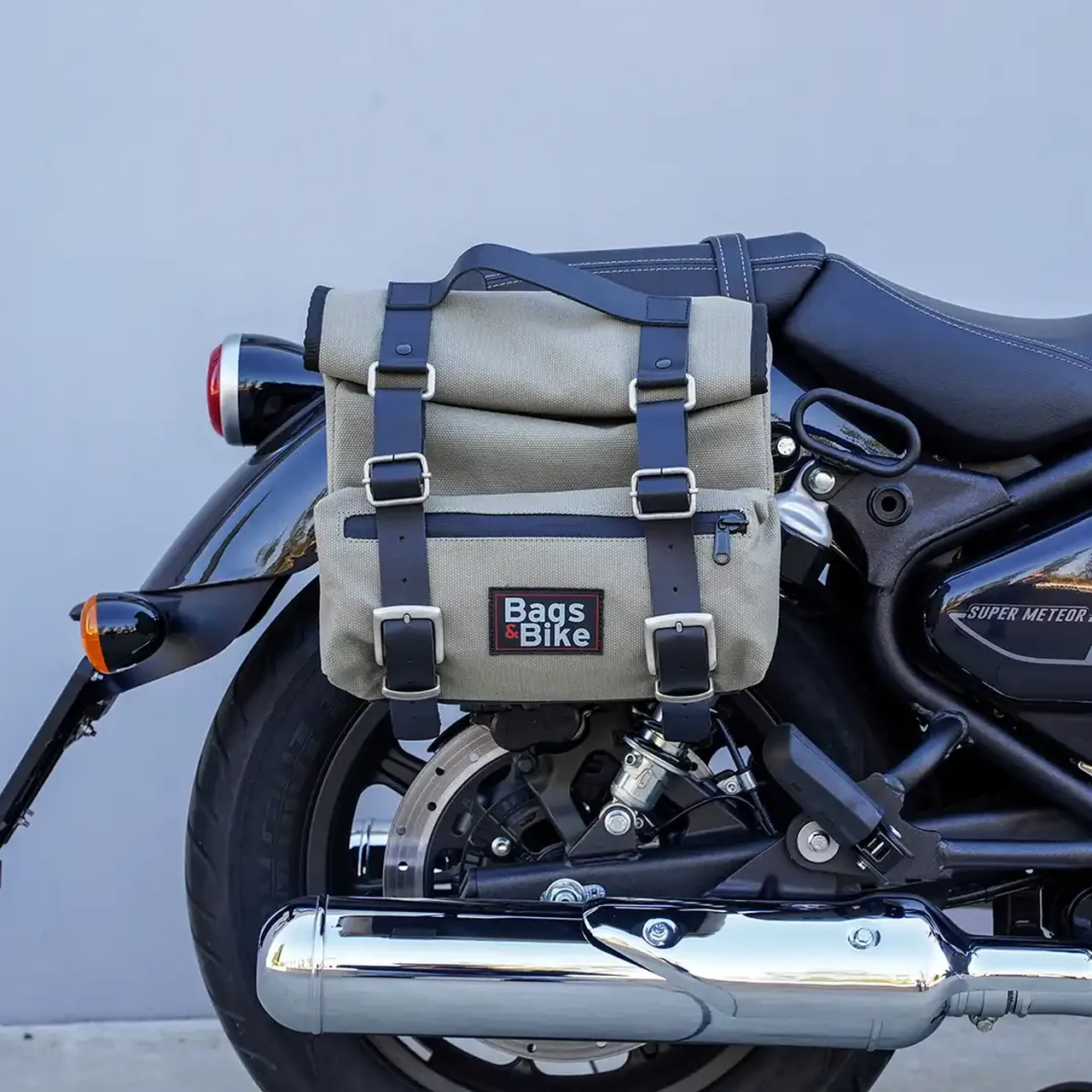 Panniers for Royal Enfield Super Meteor 650, pair of SAHARA in Gray side bags - Image 3