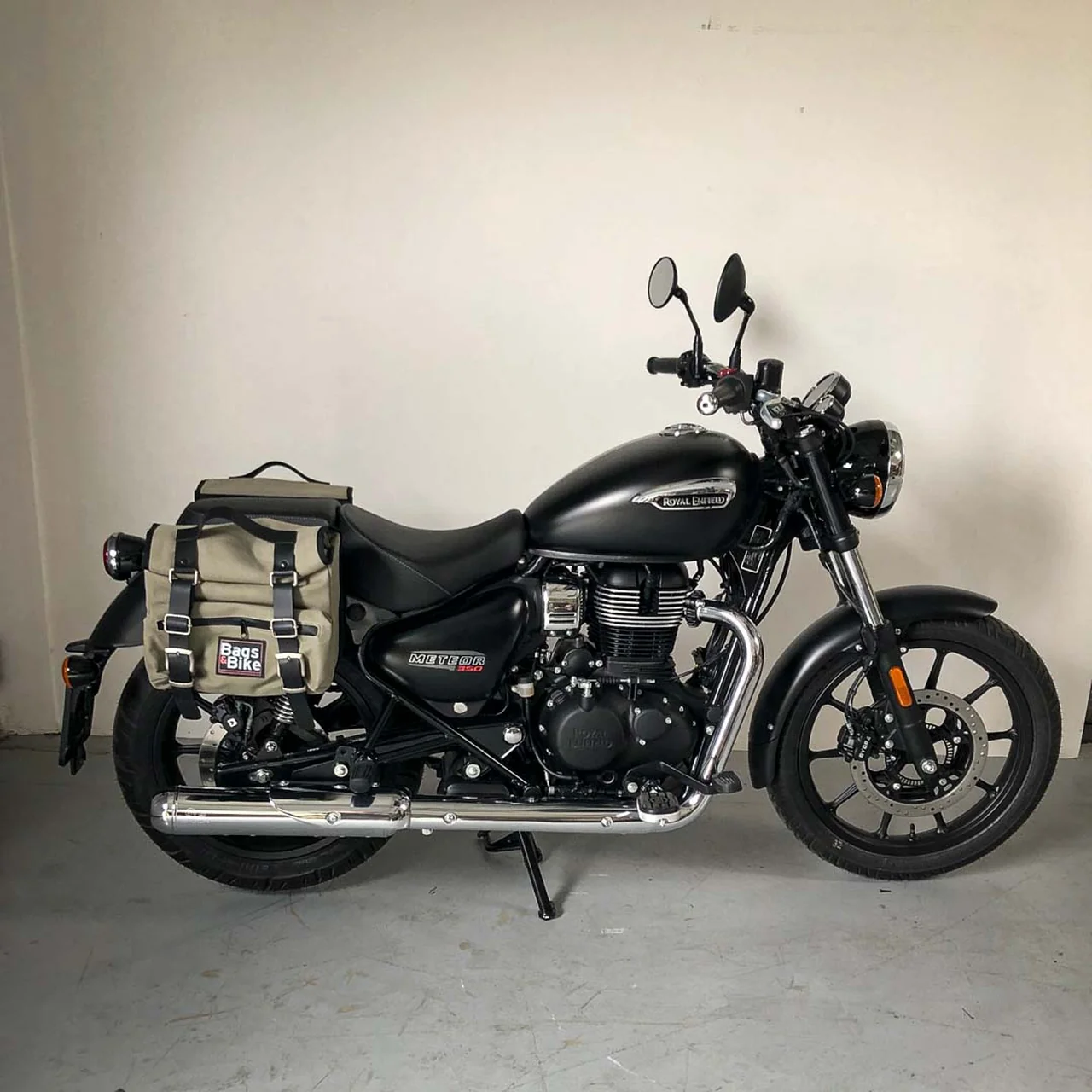 Panniers for Royal Enfield Meteor 350, pair of SAHARA in Gray side bags - Image 2