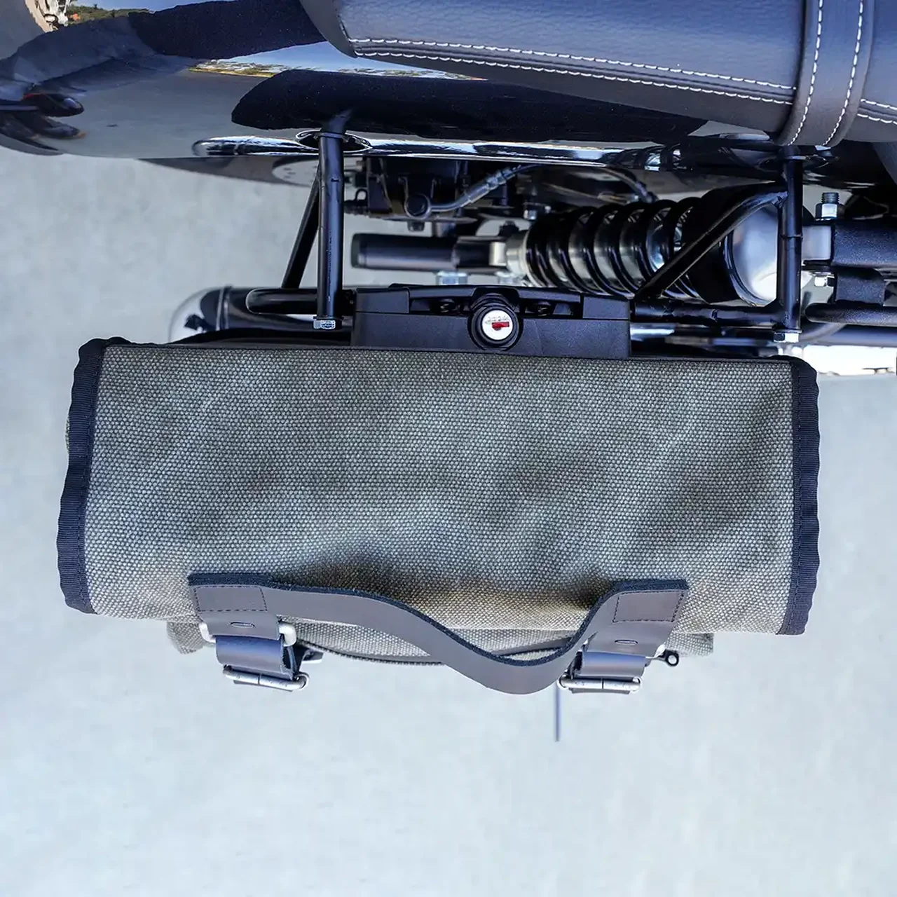 Panniers for Royal Enfield Super Meteor 650, pair of SAHARA in Green side bags - Image 4