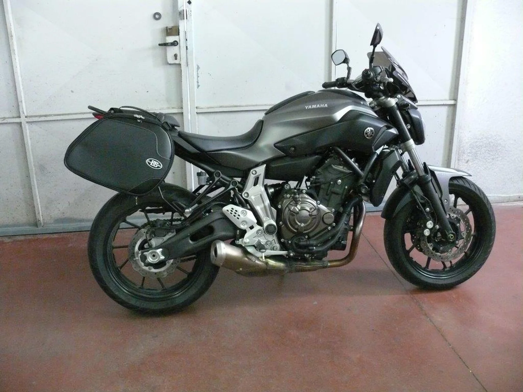 Panniers for Yamaha MT07, pair of SCRAMBLER side bags - Image 7