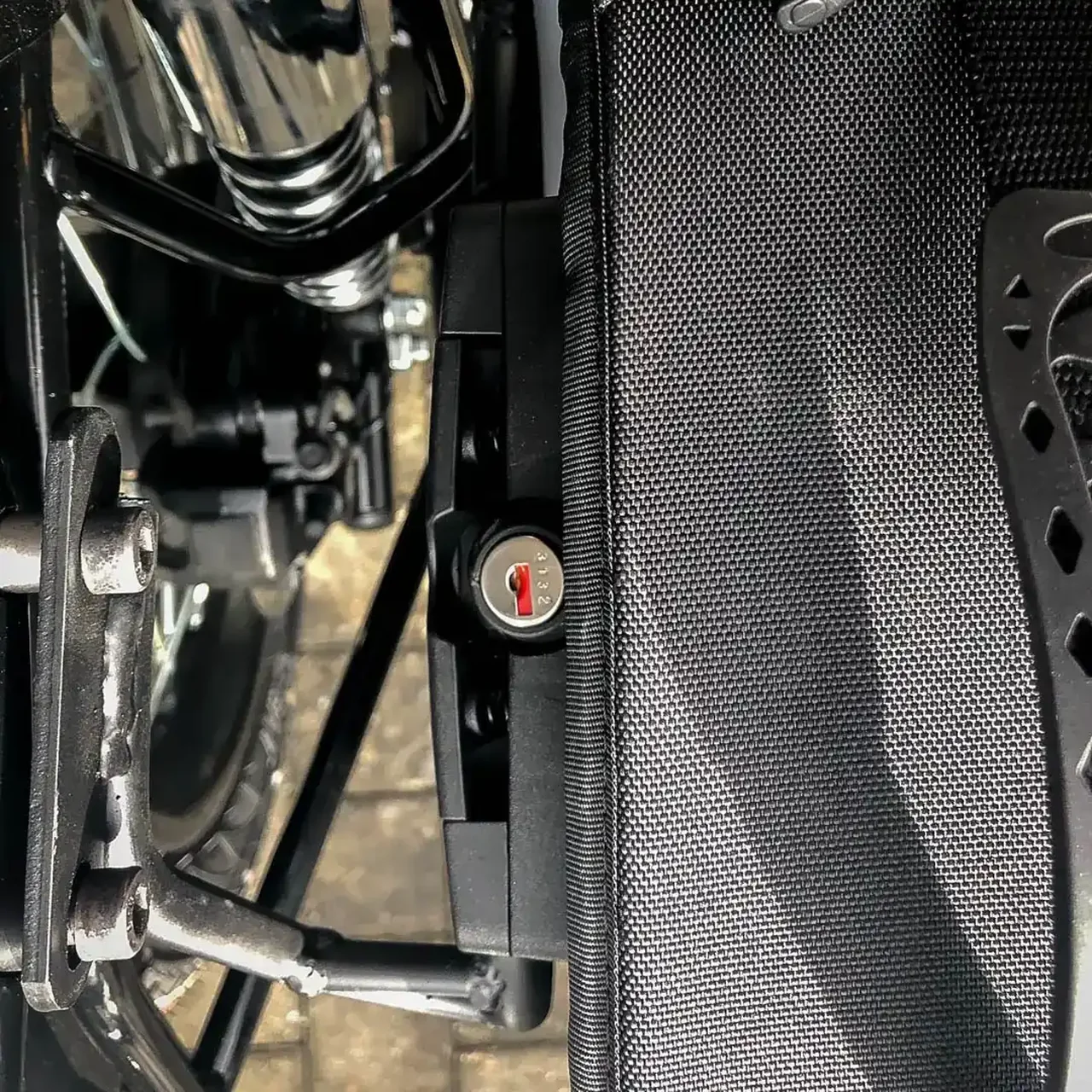 Panniers for Royal Enfield Bullet 350, pair of SCRAMBLER side bags - Image 4