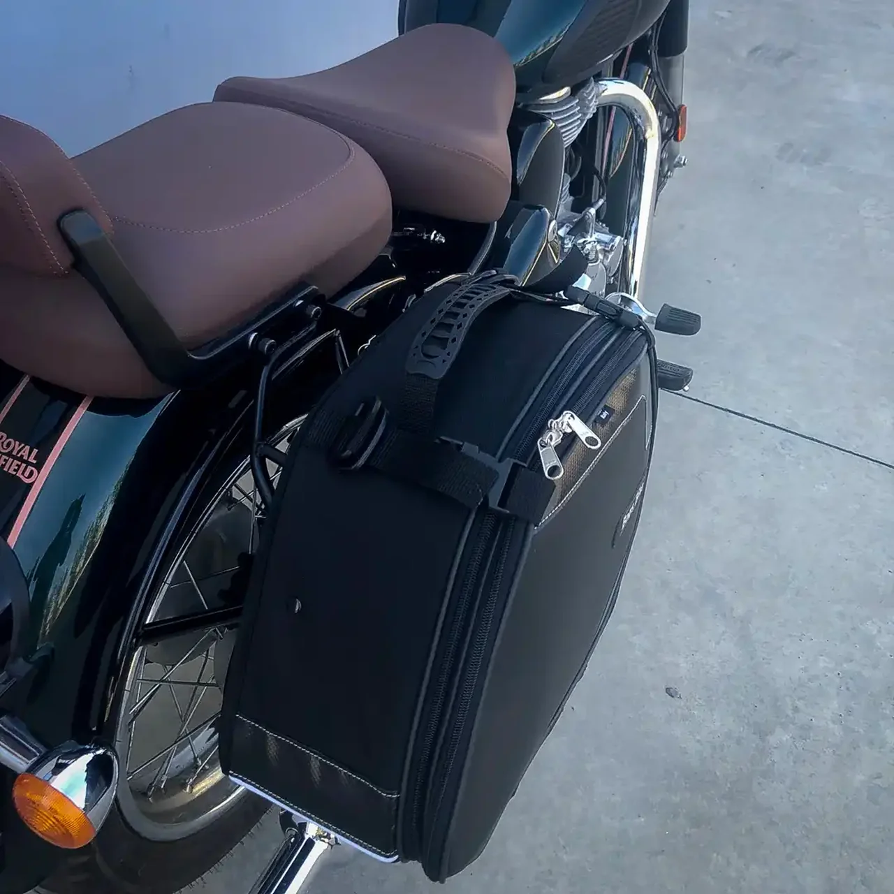 Panniers for Royal Enfield Classic 350, pair of SCRAMBLER side bags - Image 2