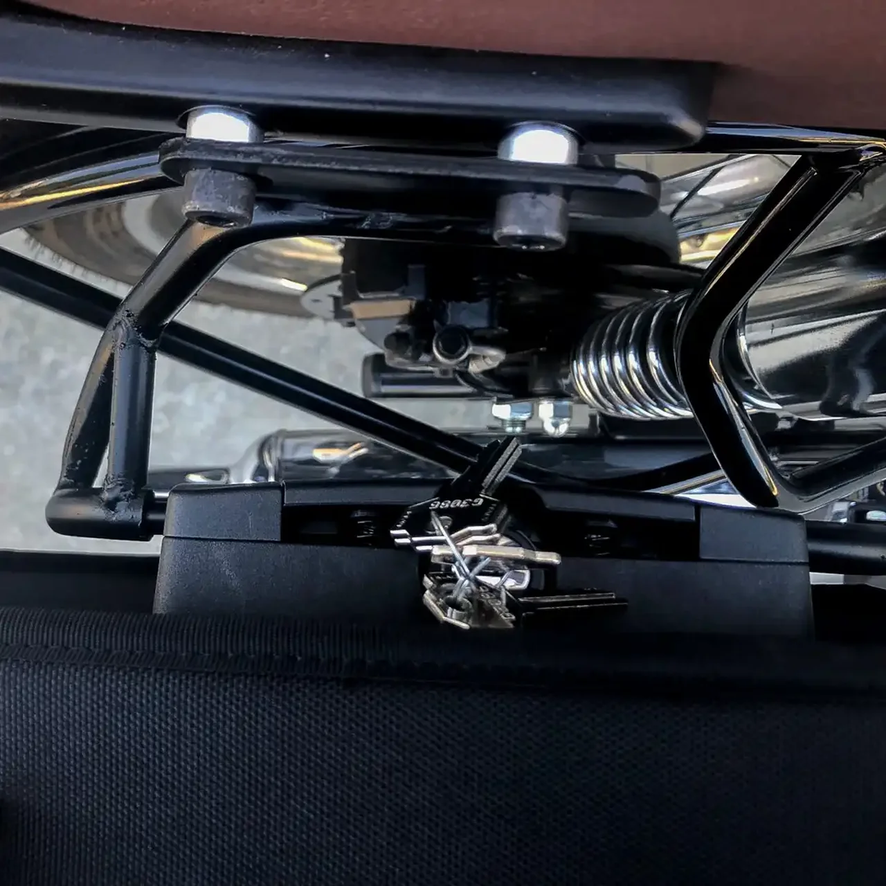 Panniers for Royal Enfield Classic 350, pair of SCRAMBLER side bags - Image 3