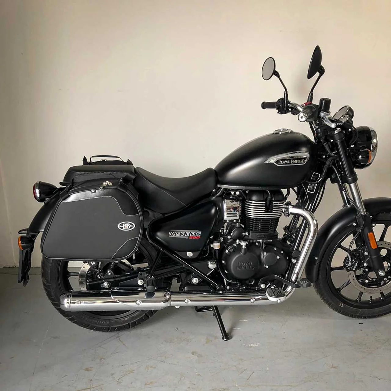 Panniers for Royal Enfield Meteor 350, pair of SCRAMBLER side bags - Image 3