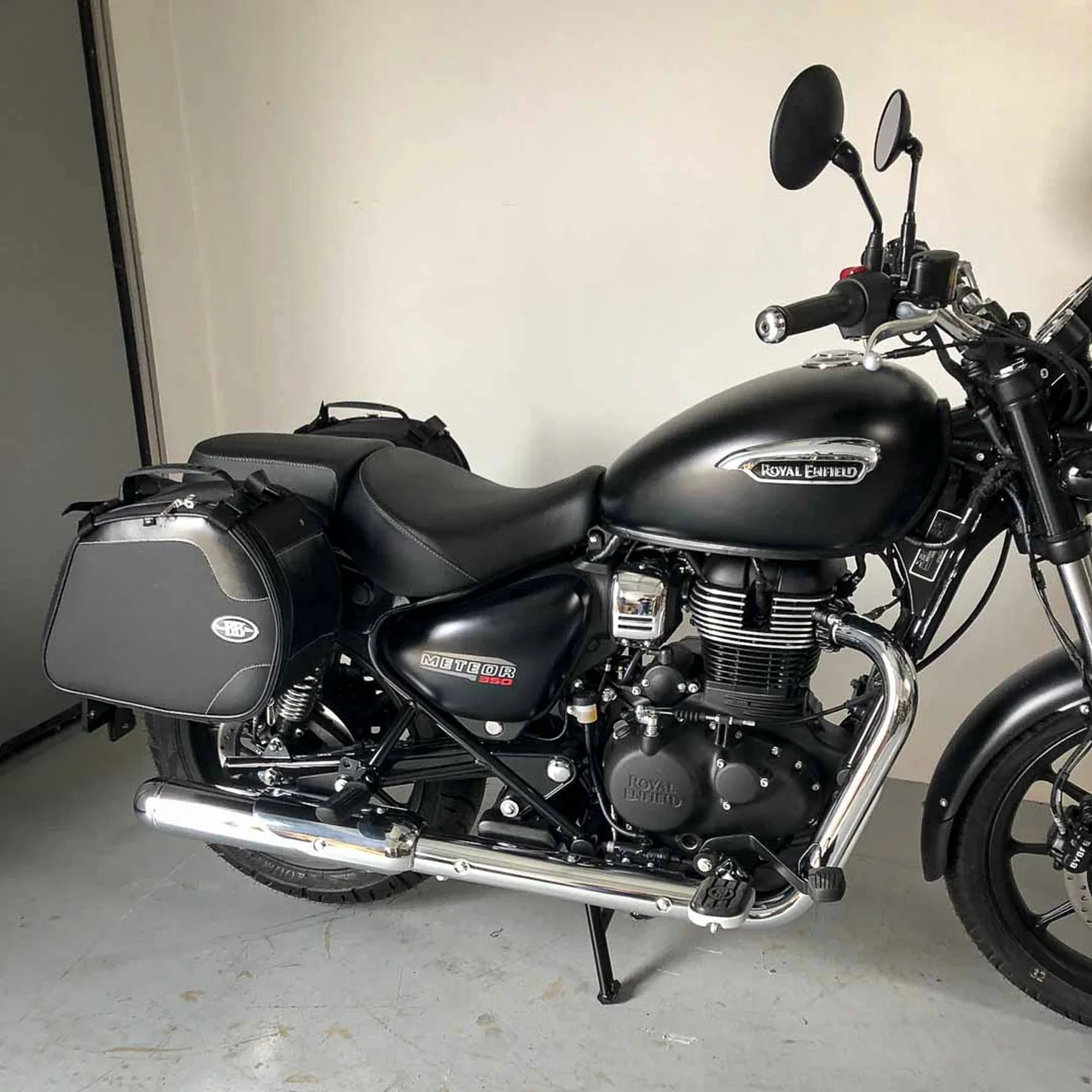 Panniers for Royal Enfield Meteor 350, pair of SCRAMBLER side bags - Image 4