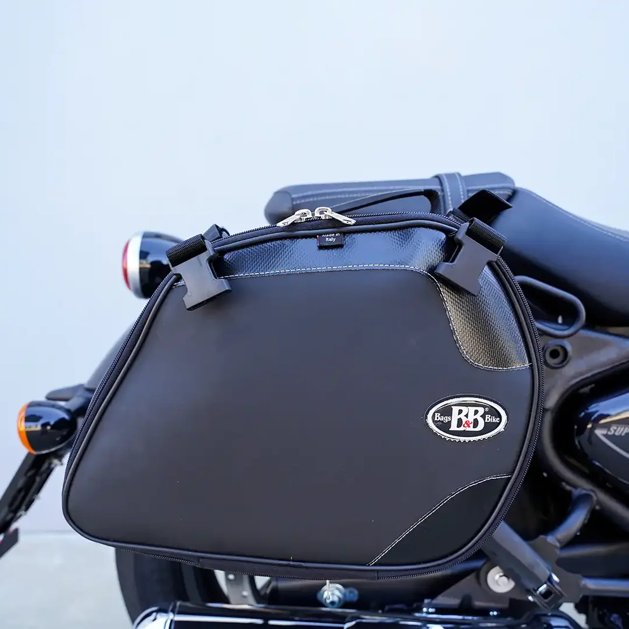 Panniers for Royal Enfield Super Meteor 650, pair of SCRAMBLER side bags - Image 2