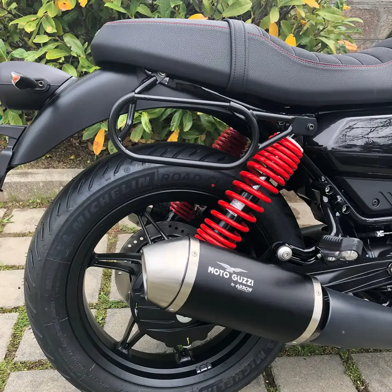 Coppia di telai Bags&Bike, per Moto Guzzi V7 Special Edition - immagine 2
