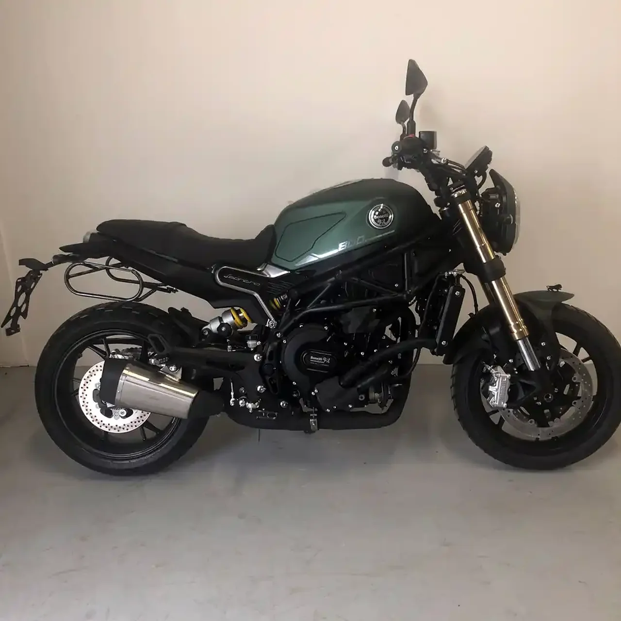 Pair of frames Bags&Bike, for Benelli Leoncino 800 - Image 2